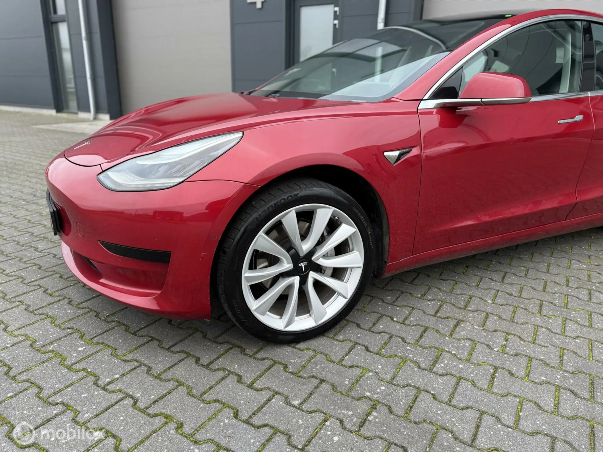 Tesla - Model 3