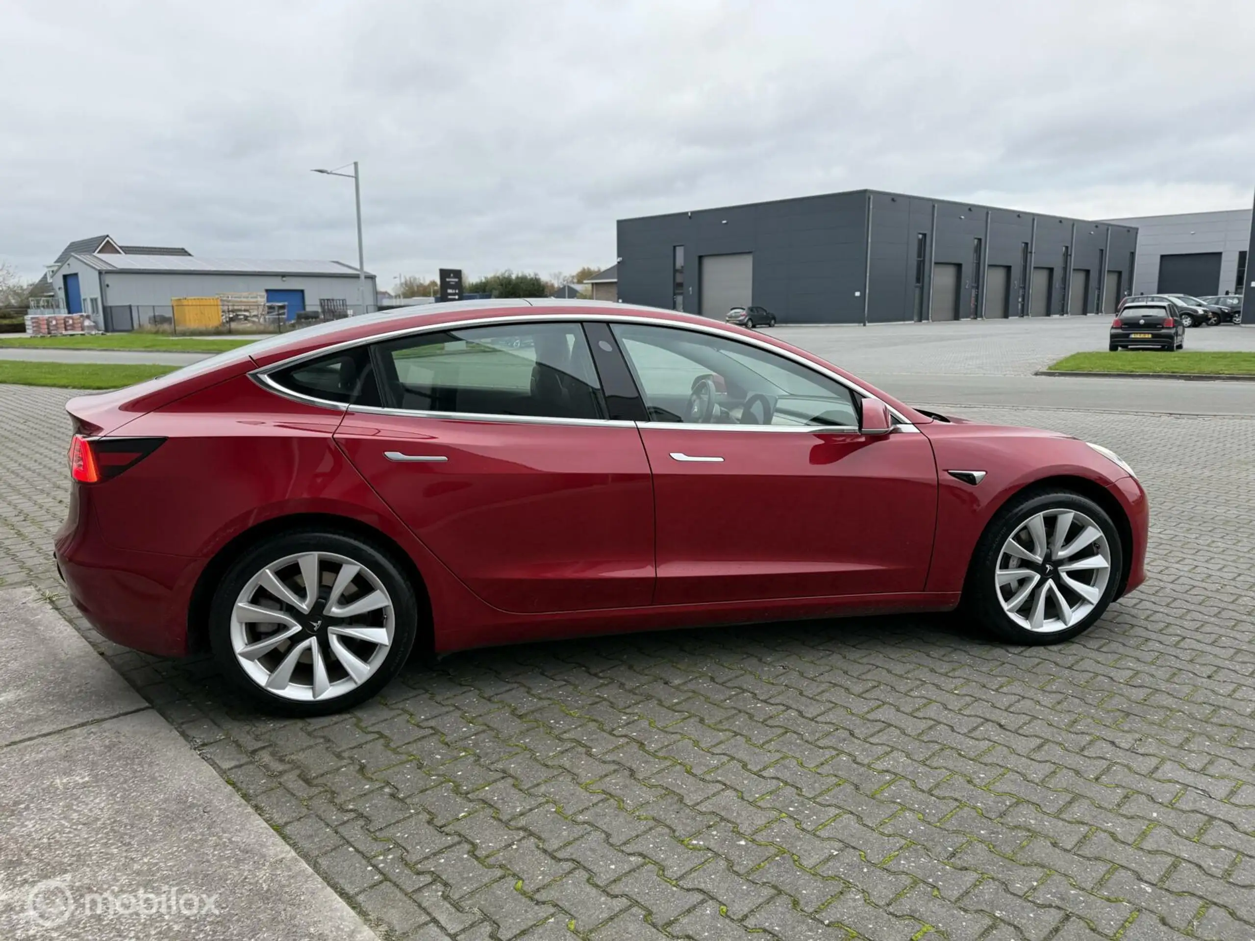 Tesla - Model 3