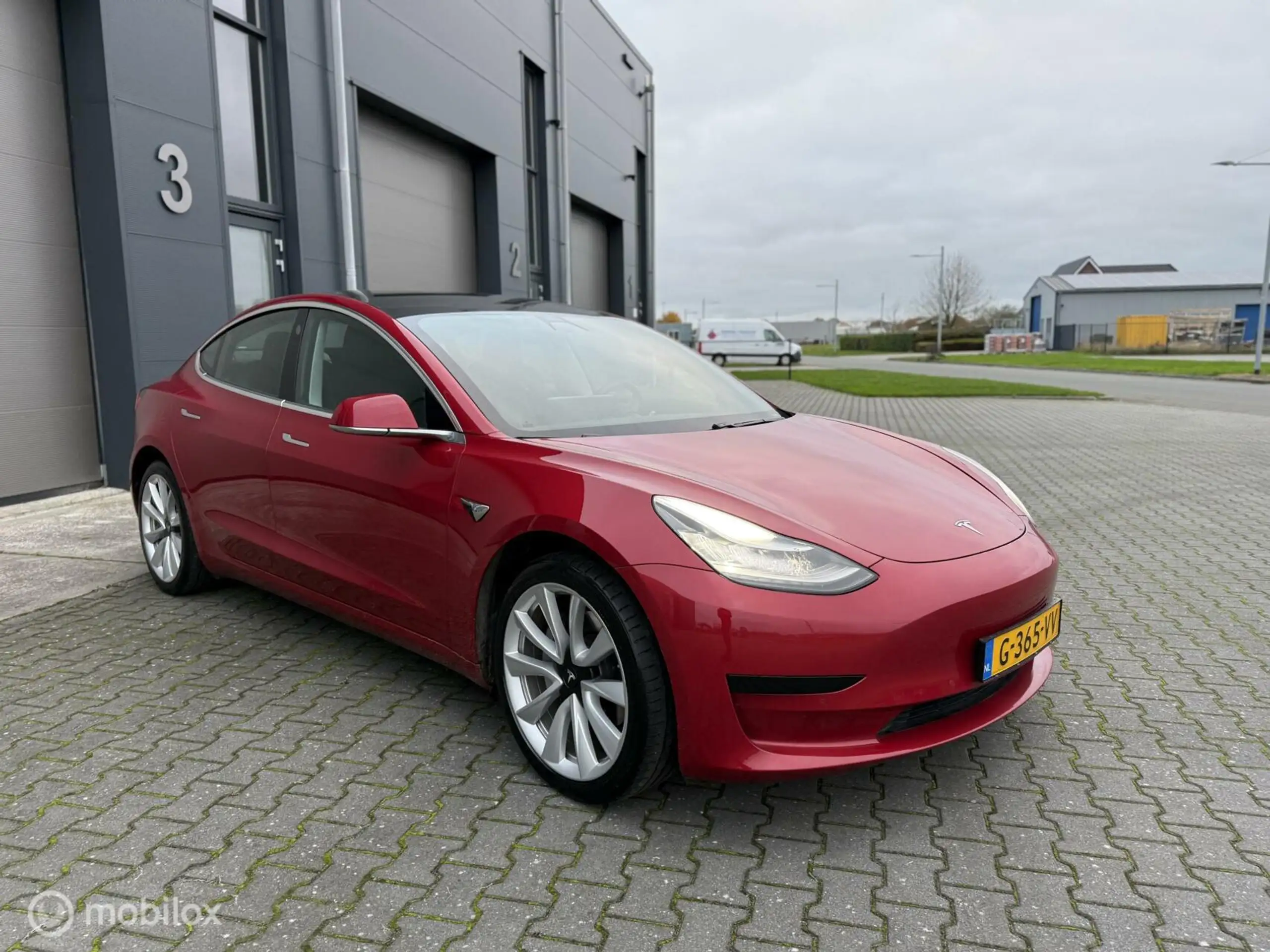 Tesla - Model 3