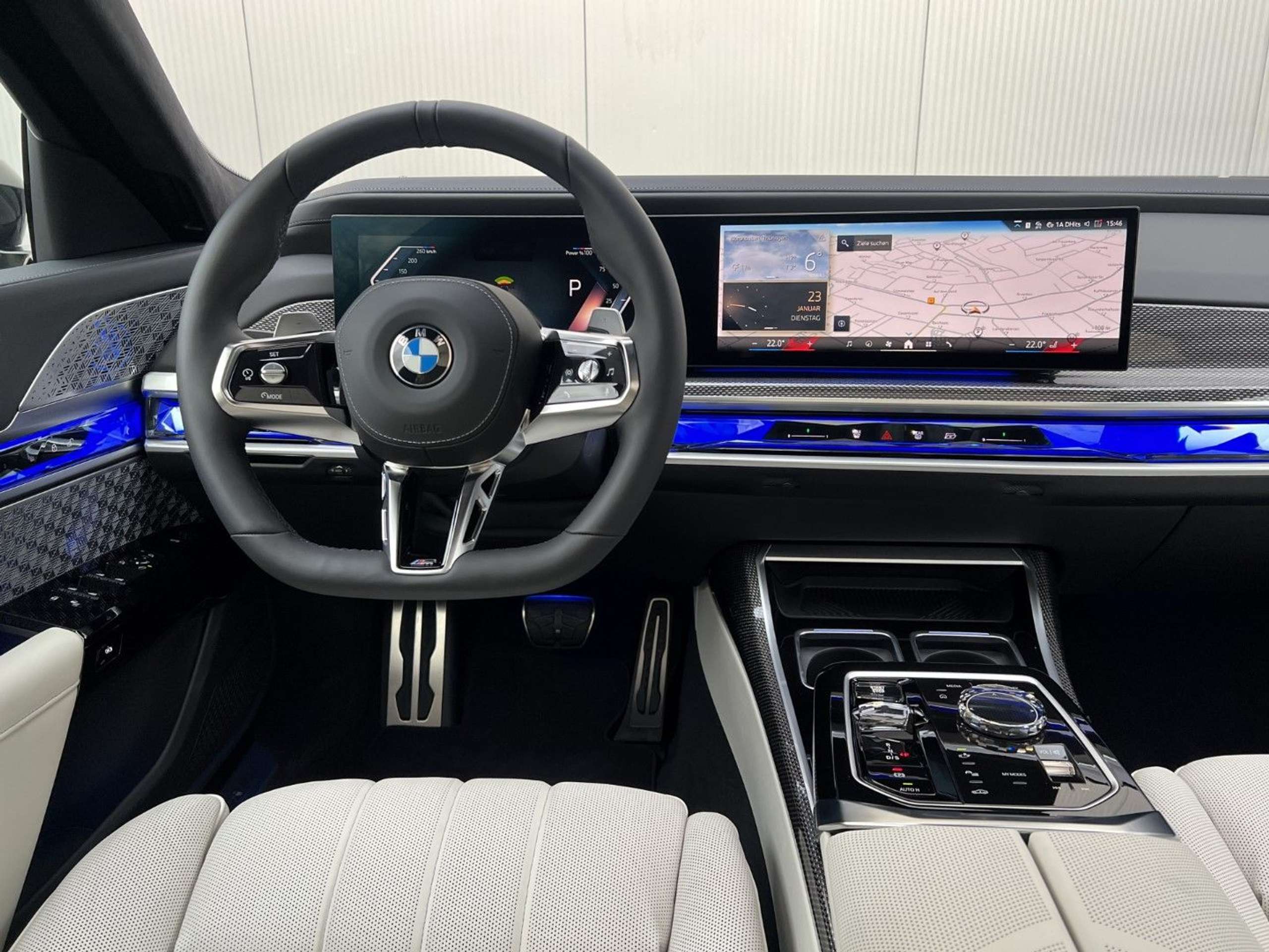 BMW - 740