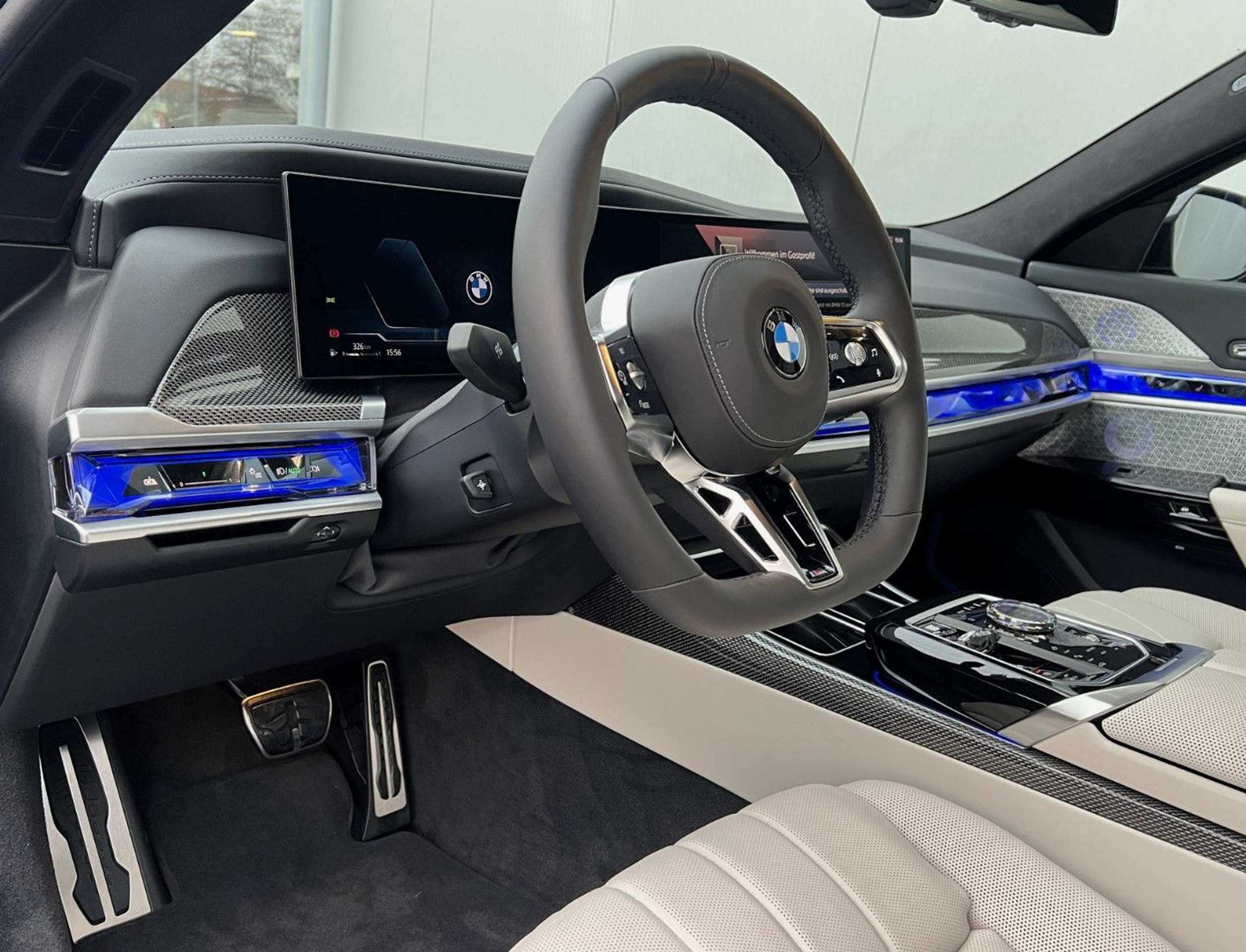 BMW - 740