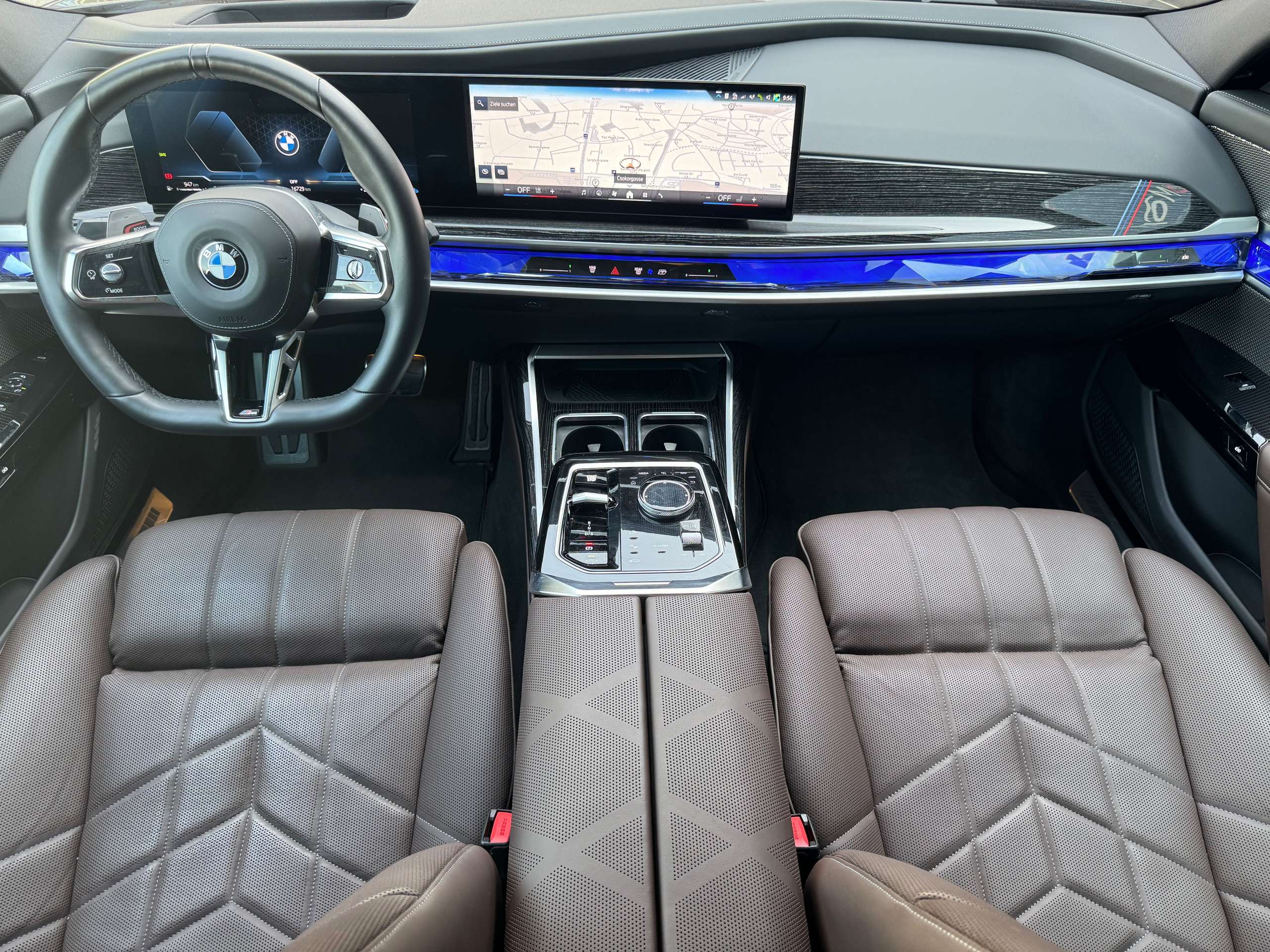 BMW - 740