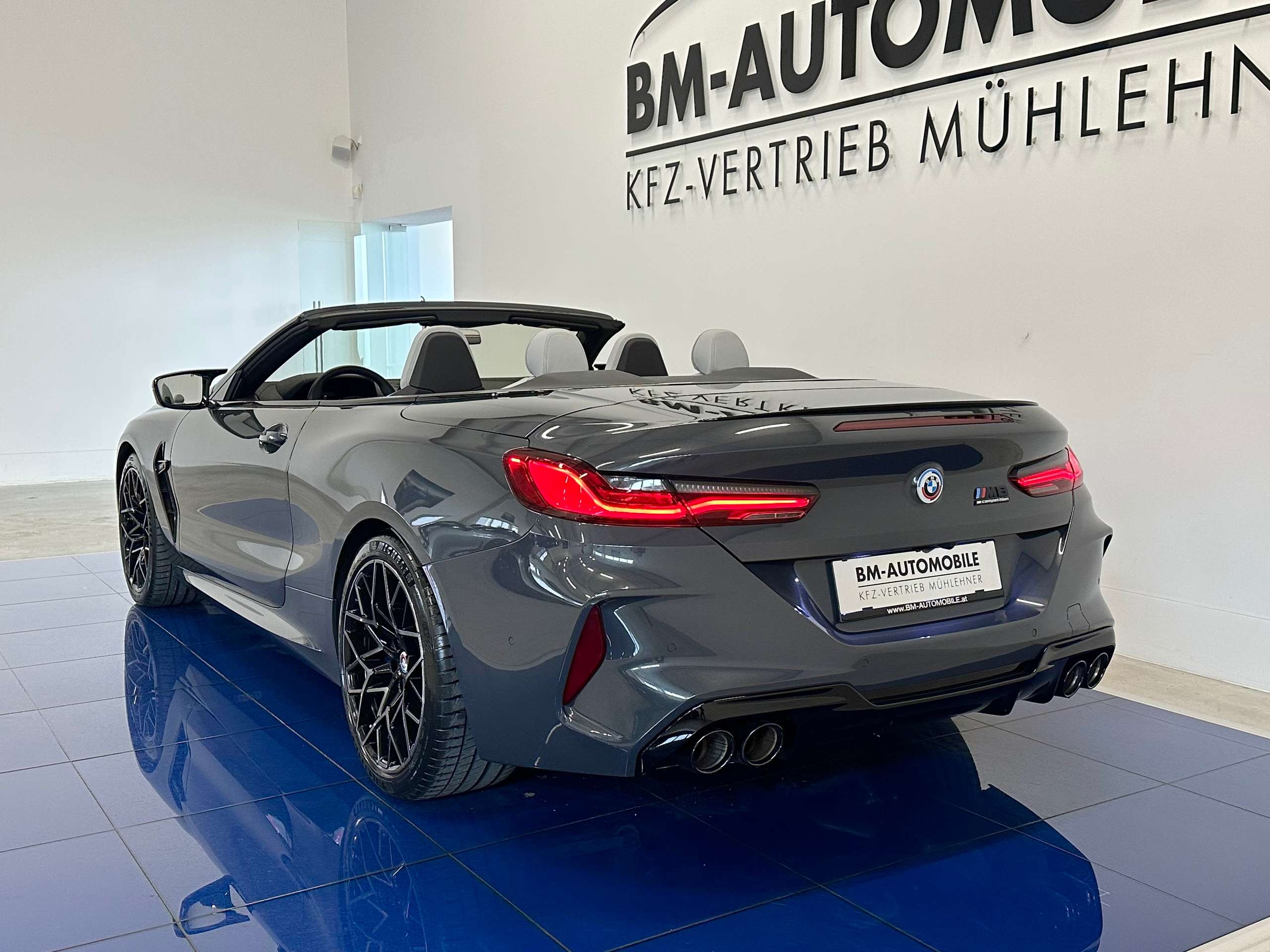 BMW - M8