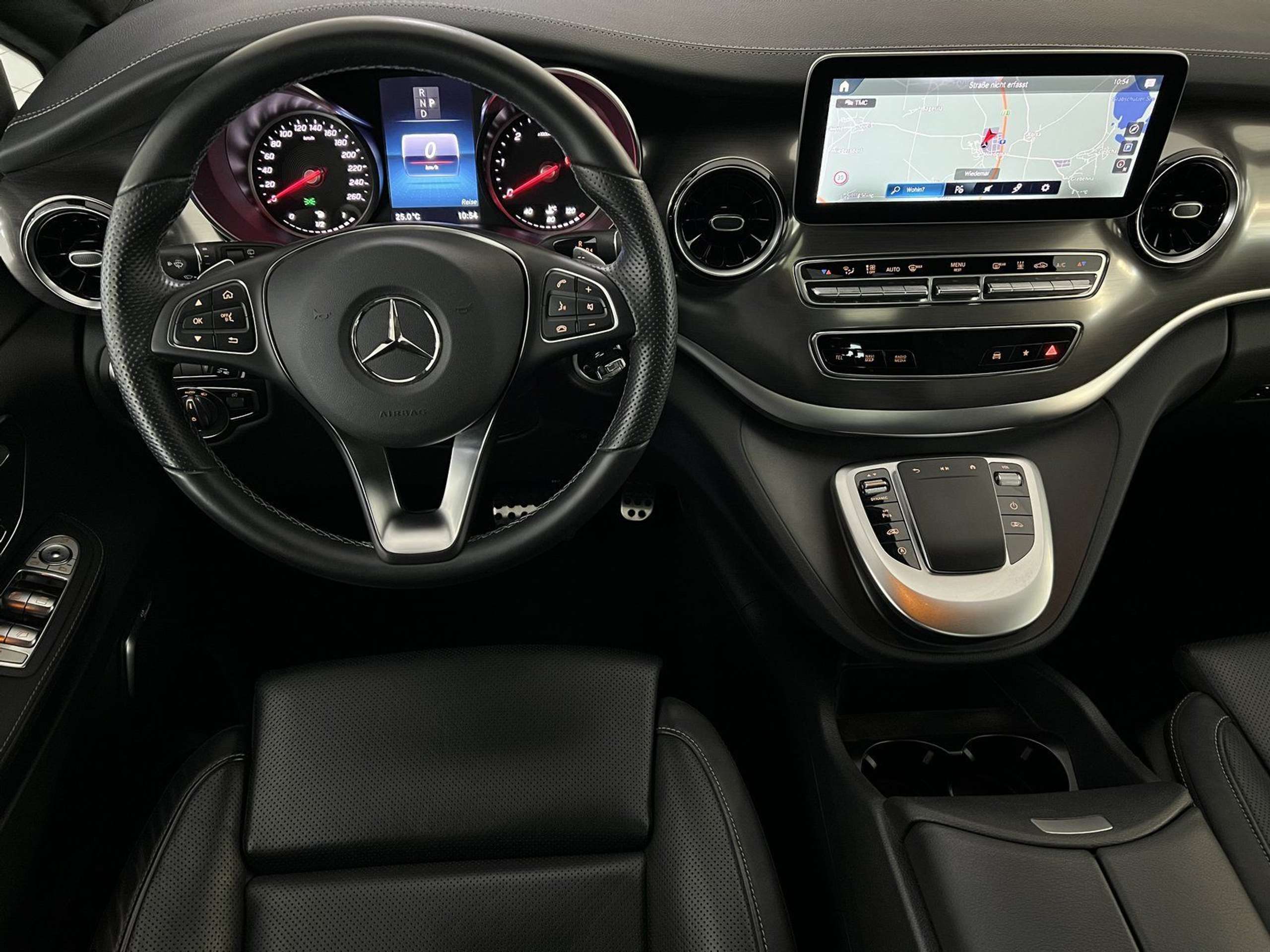 Mercedes-Benz - V 300