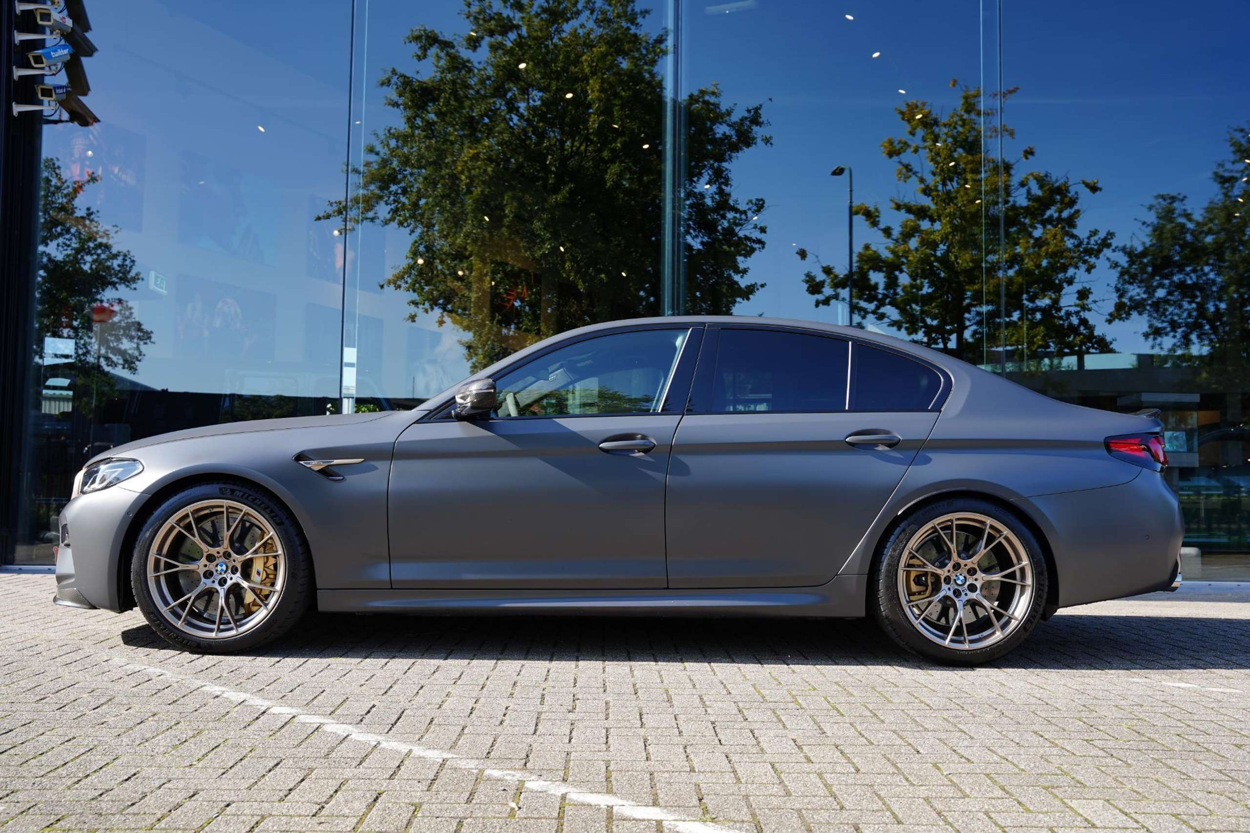 BMW - M5