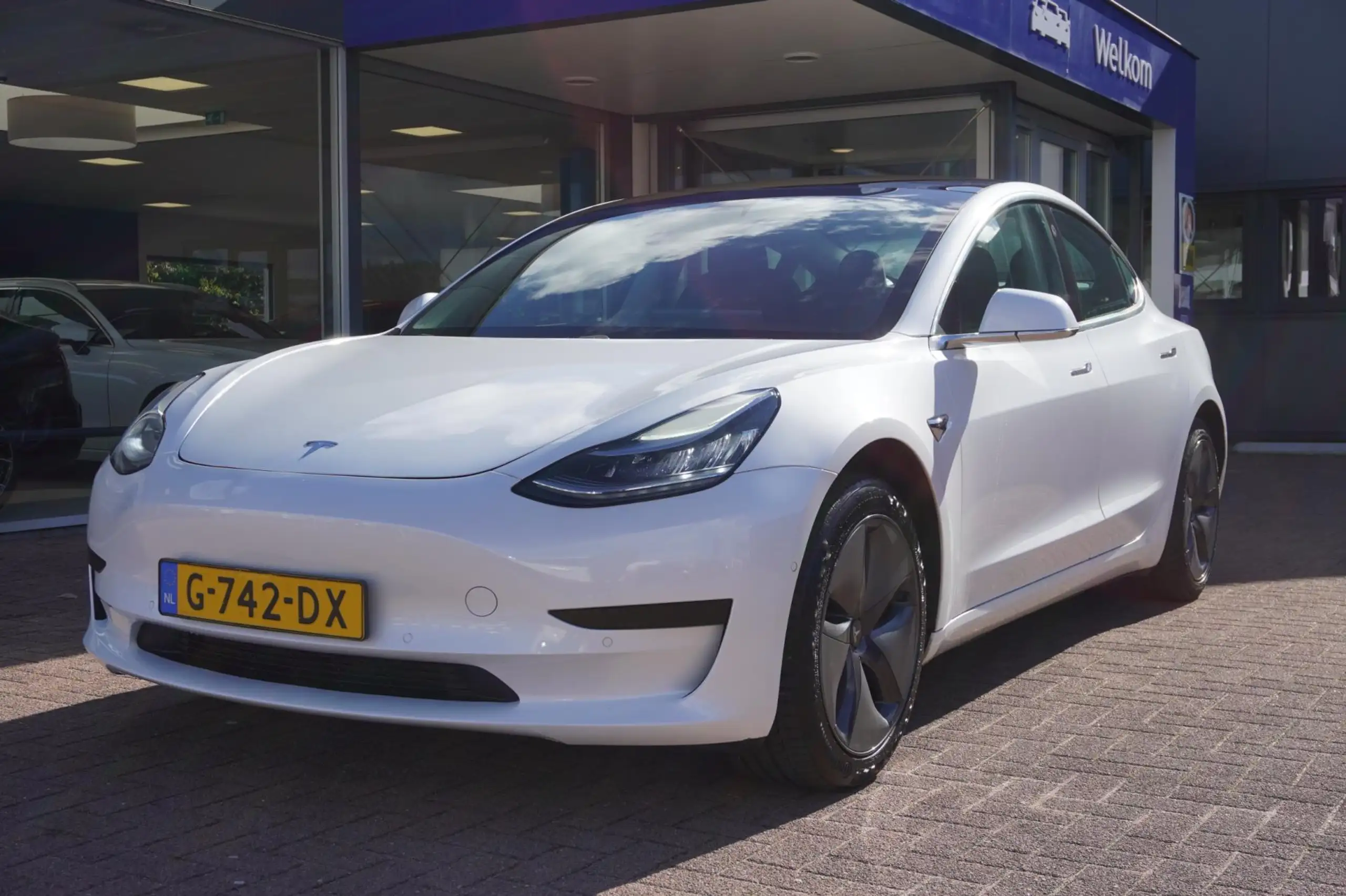 Tesla - Model 3