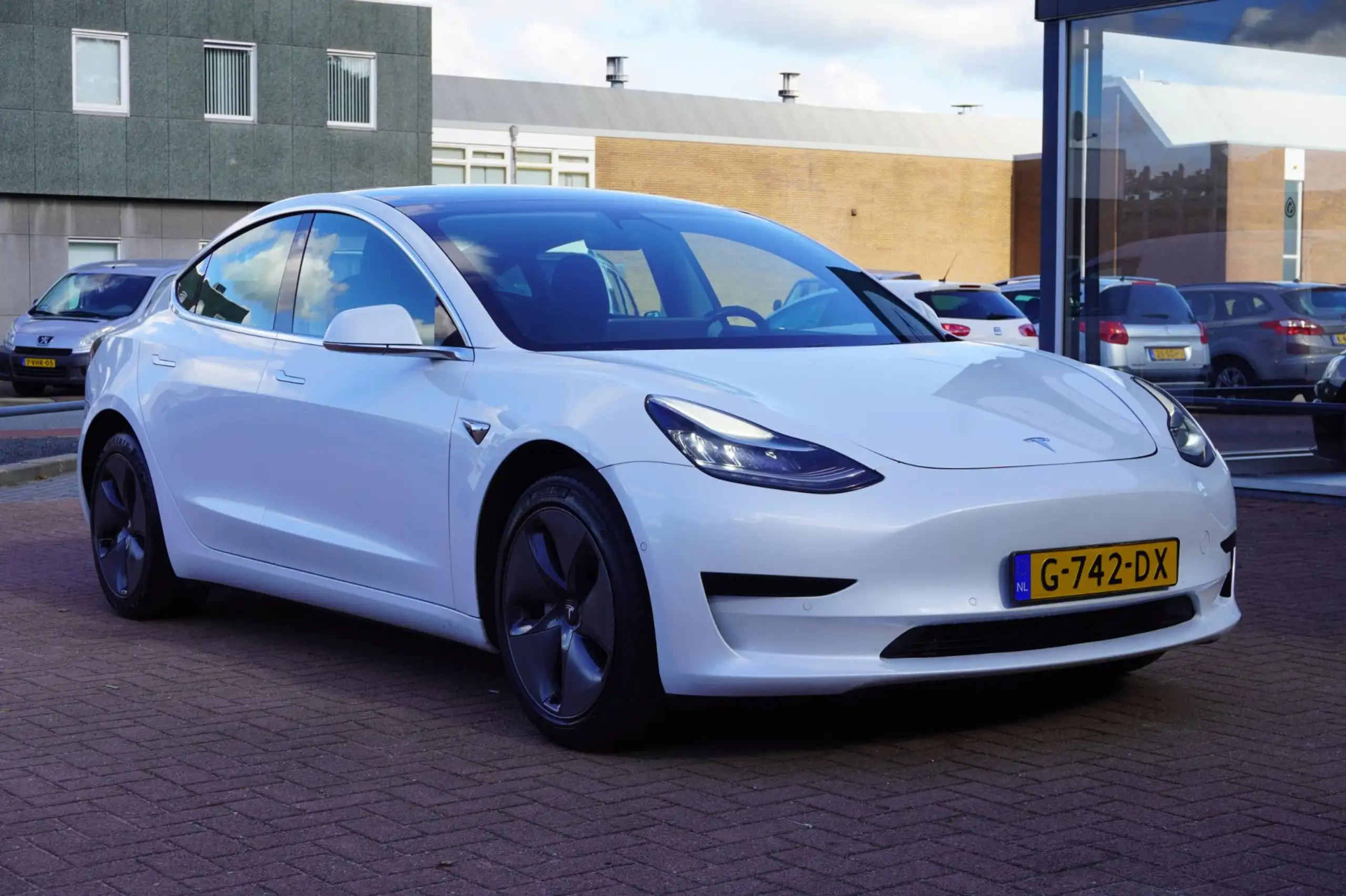 Tesla - Model 3