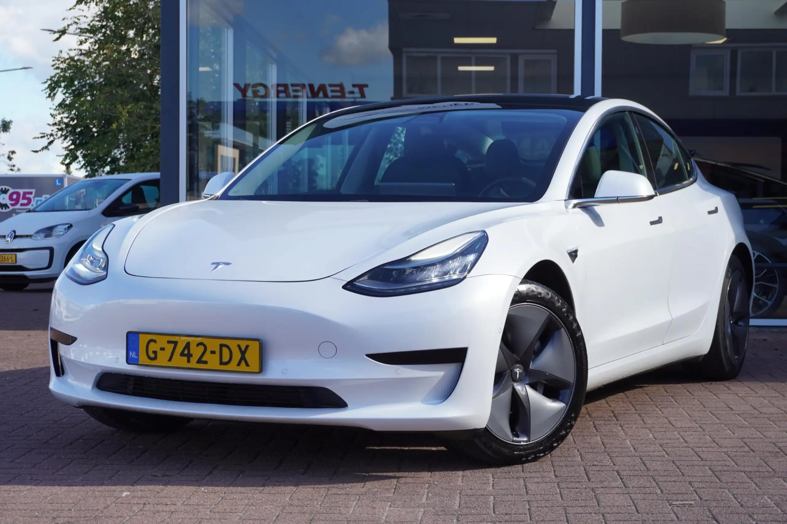 Tesla - Model 3