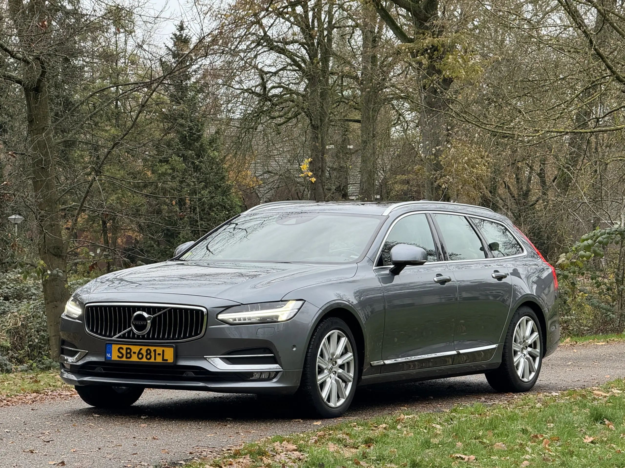 Volvo - V90