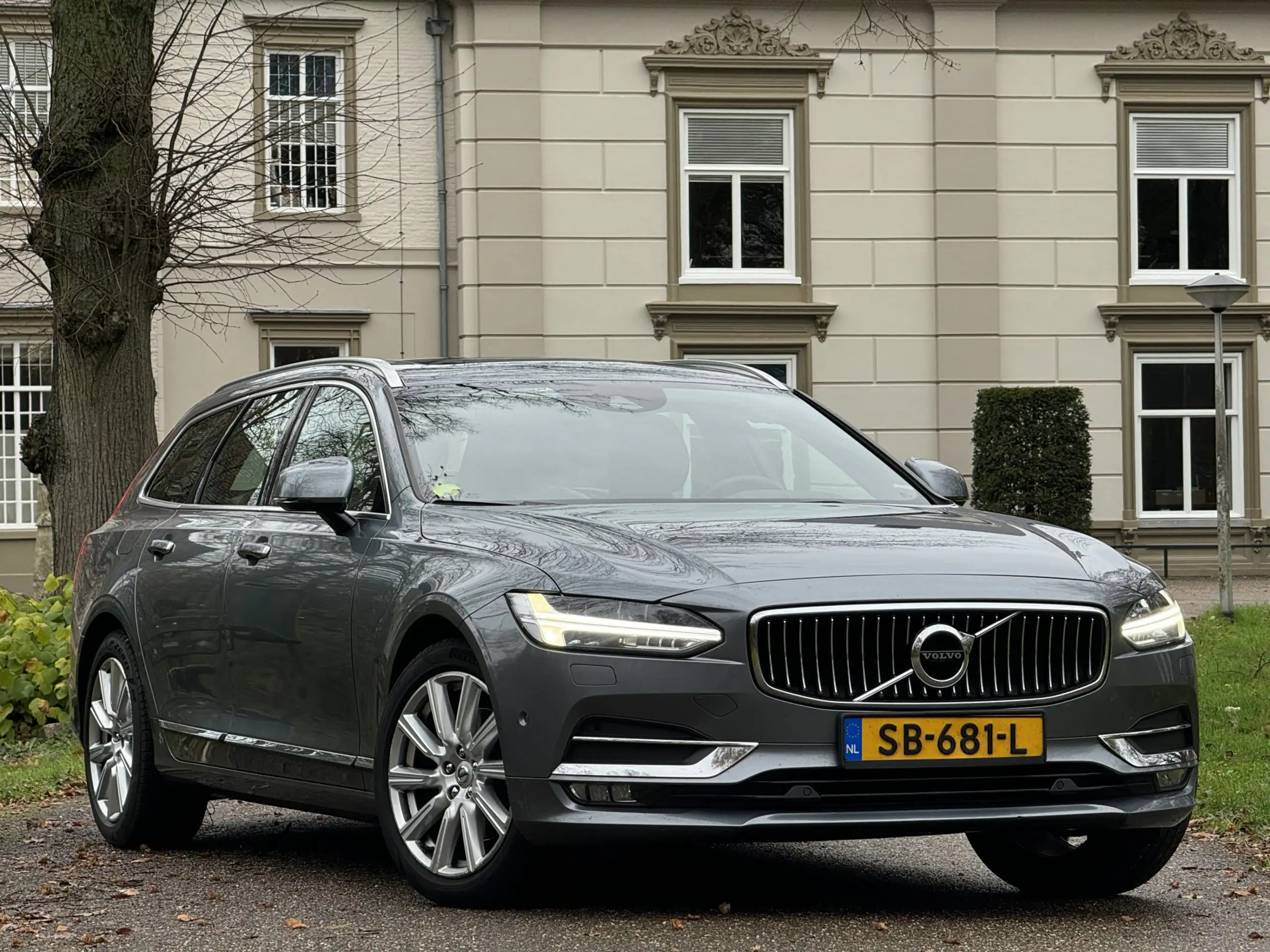 Volvo - V90