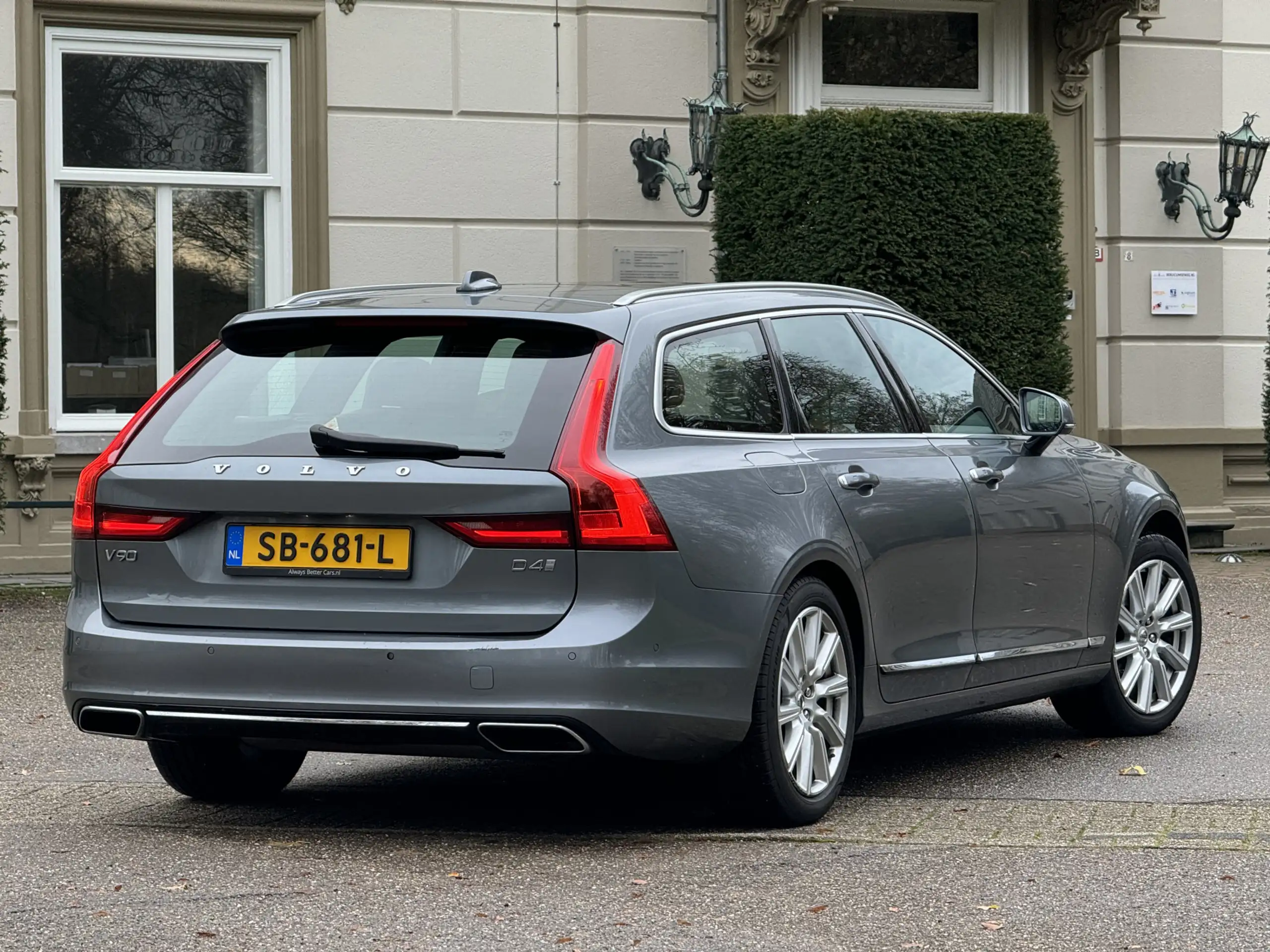 Volvo - V90