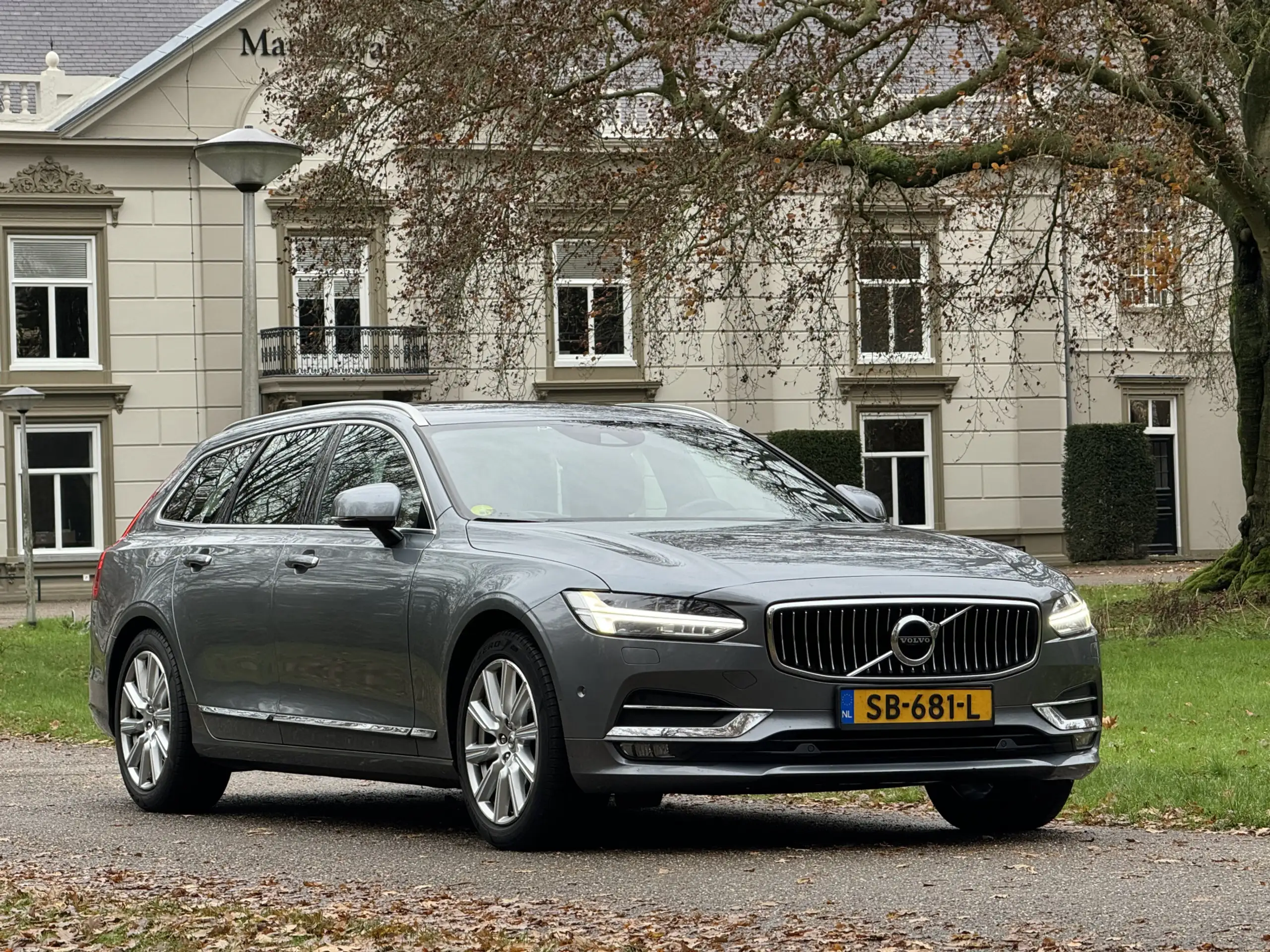 Volvo - V90