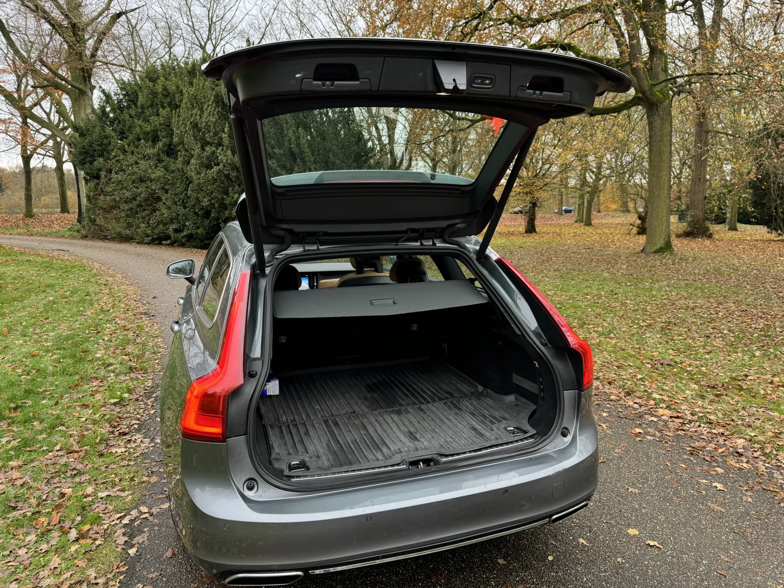 Volvo - V90