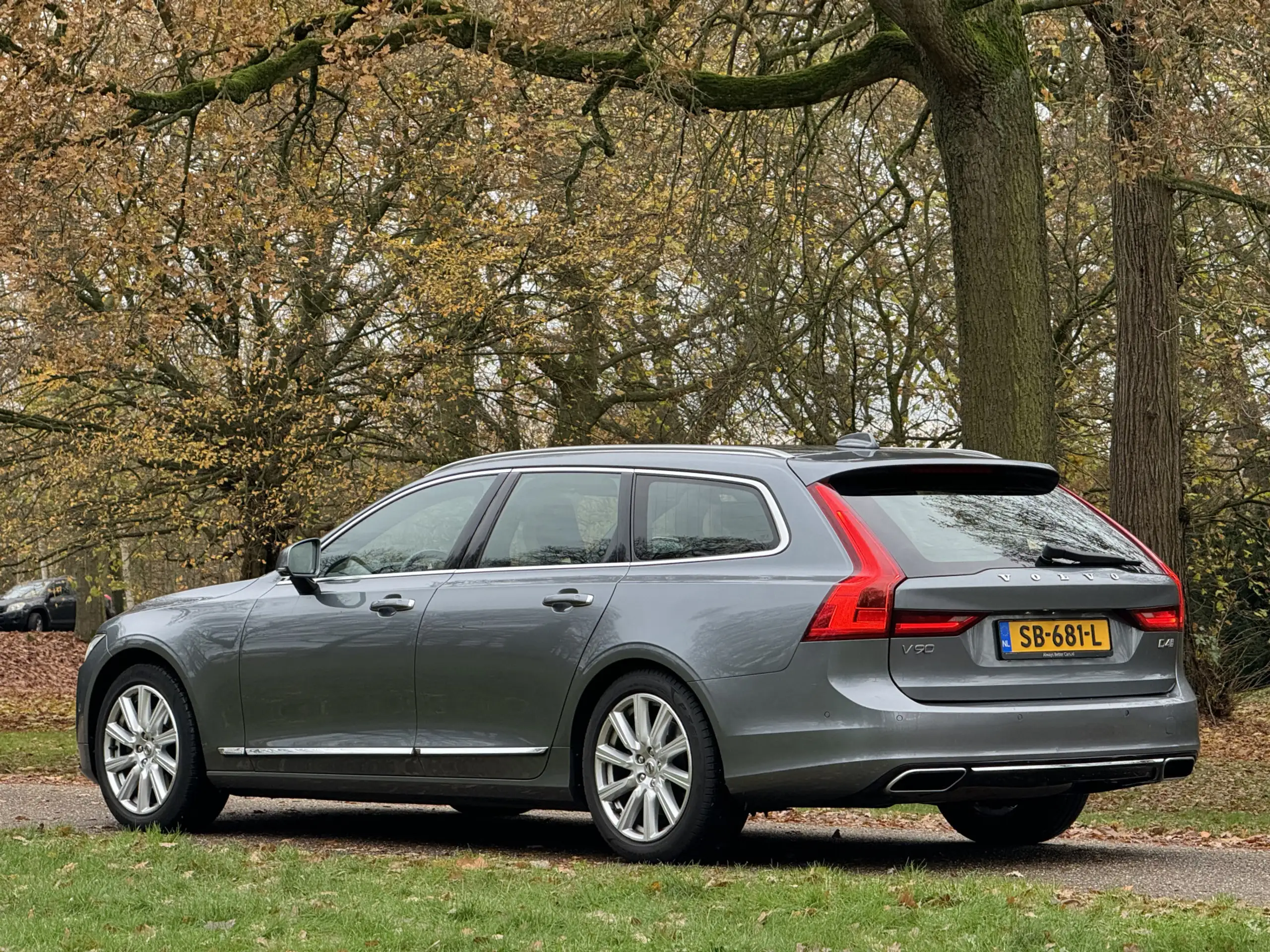 Volvo - V90