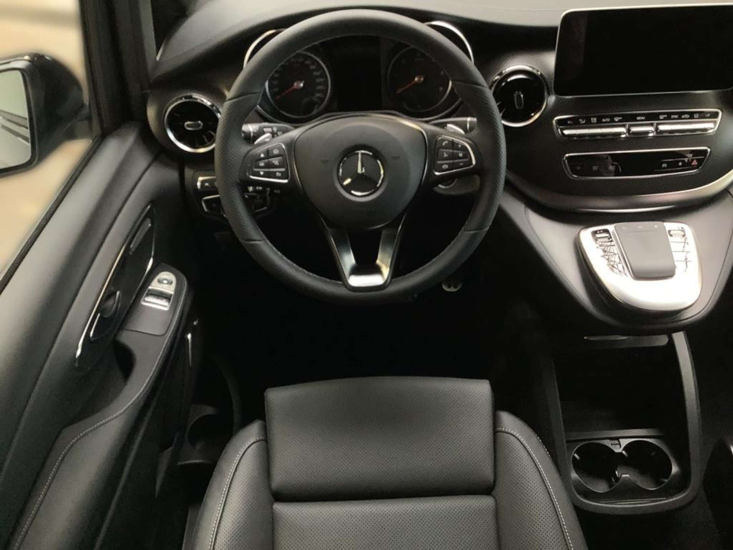 Mercedes-Benz - V 300