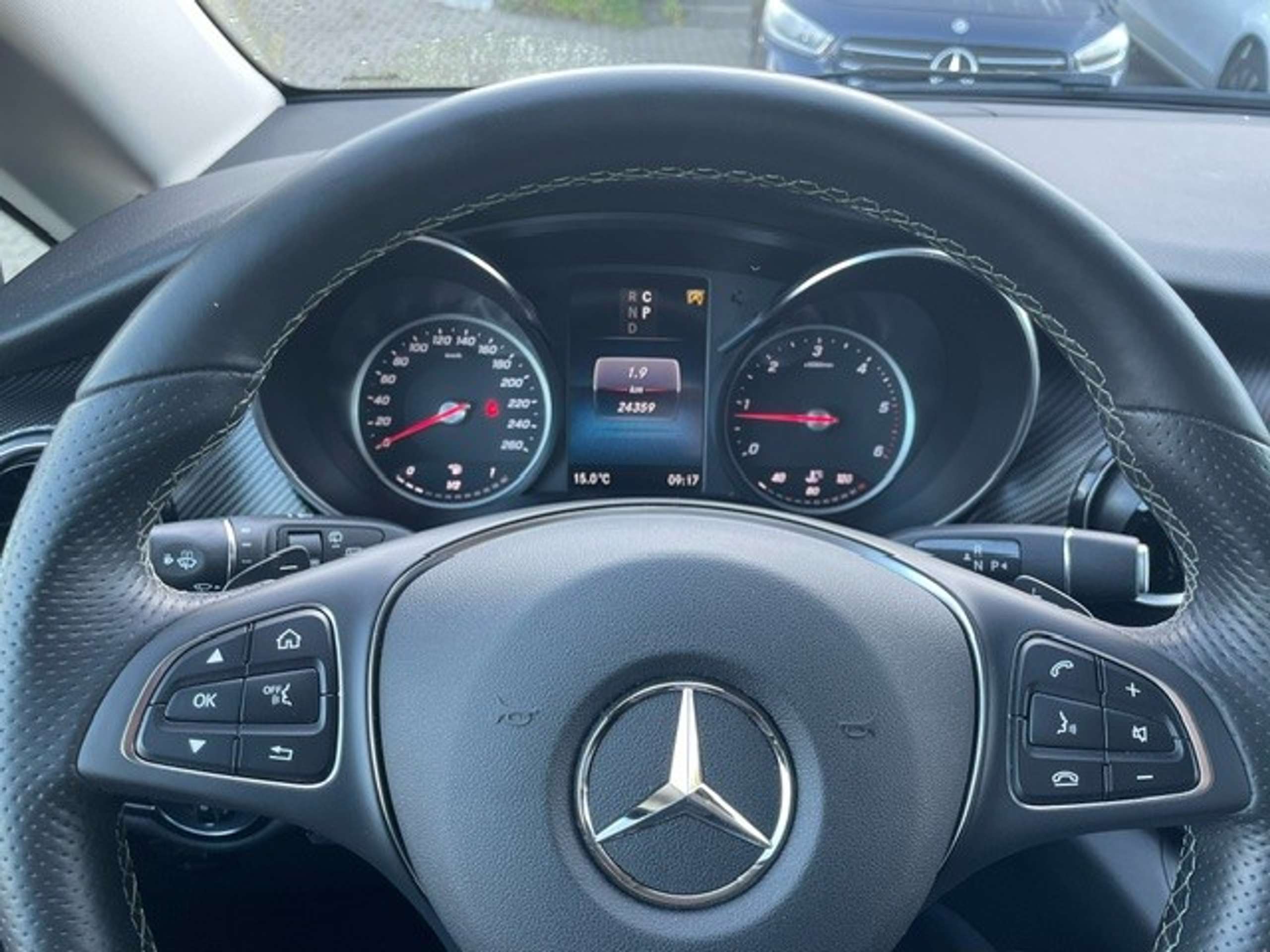 Mercedes-Benz - V 300