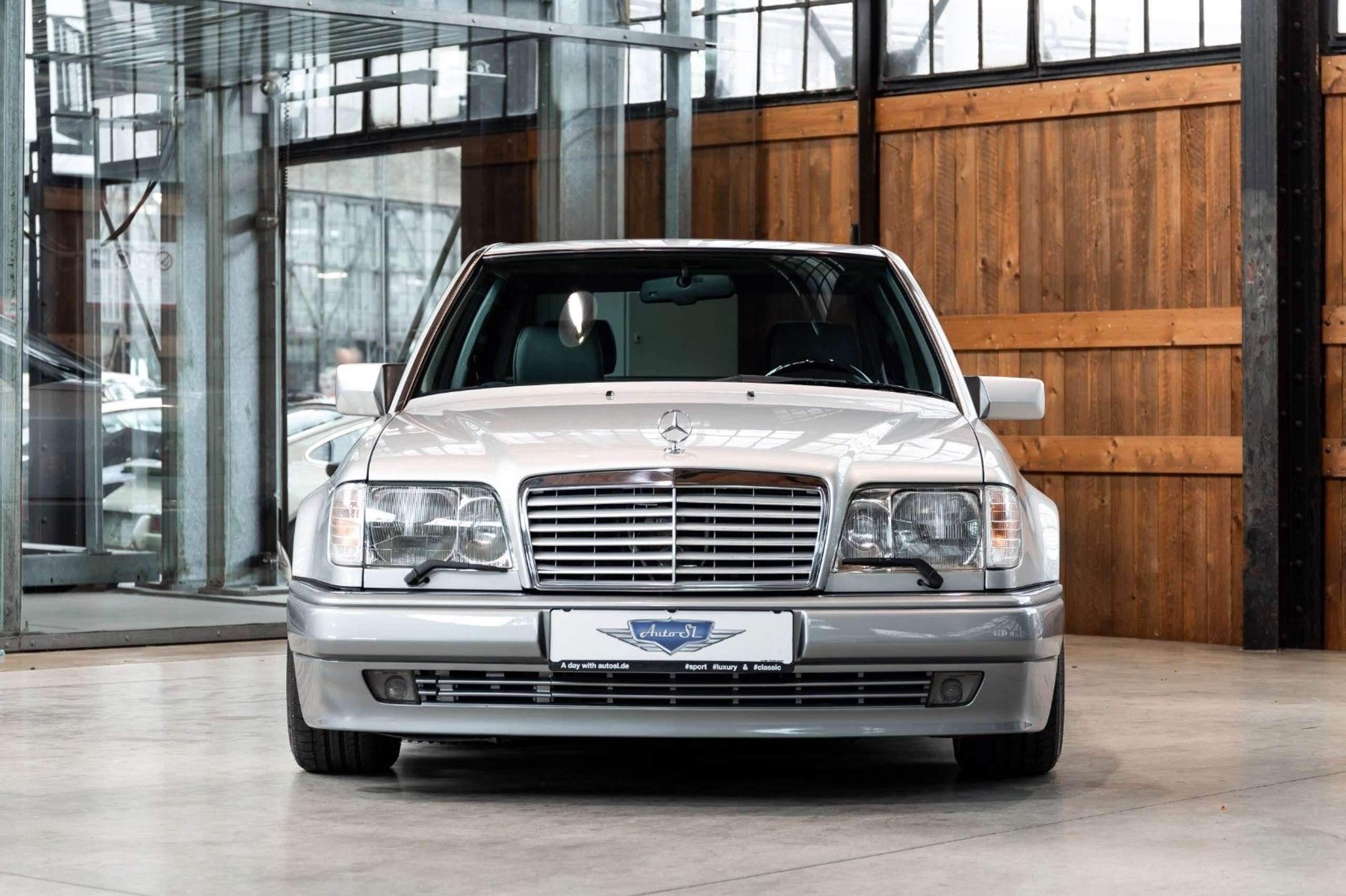 Mercedes-Benz - E 500