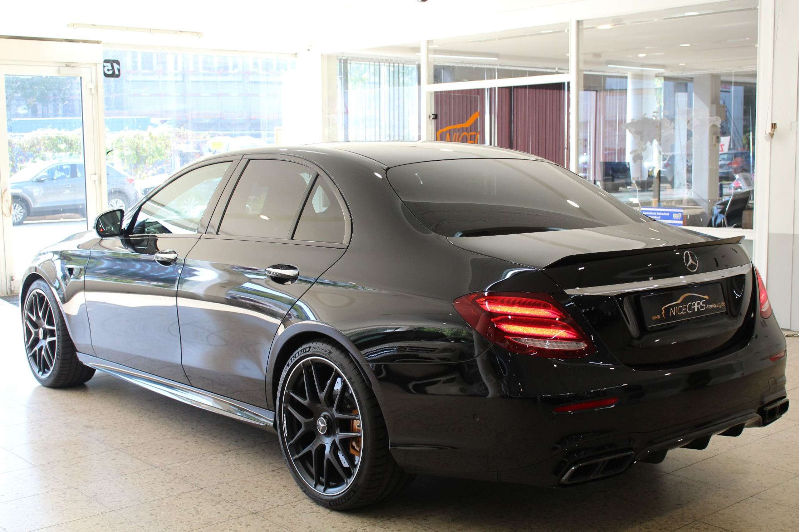 Mercedes-Benz - E 63 AMG