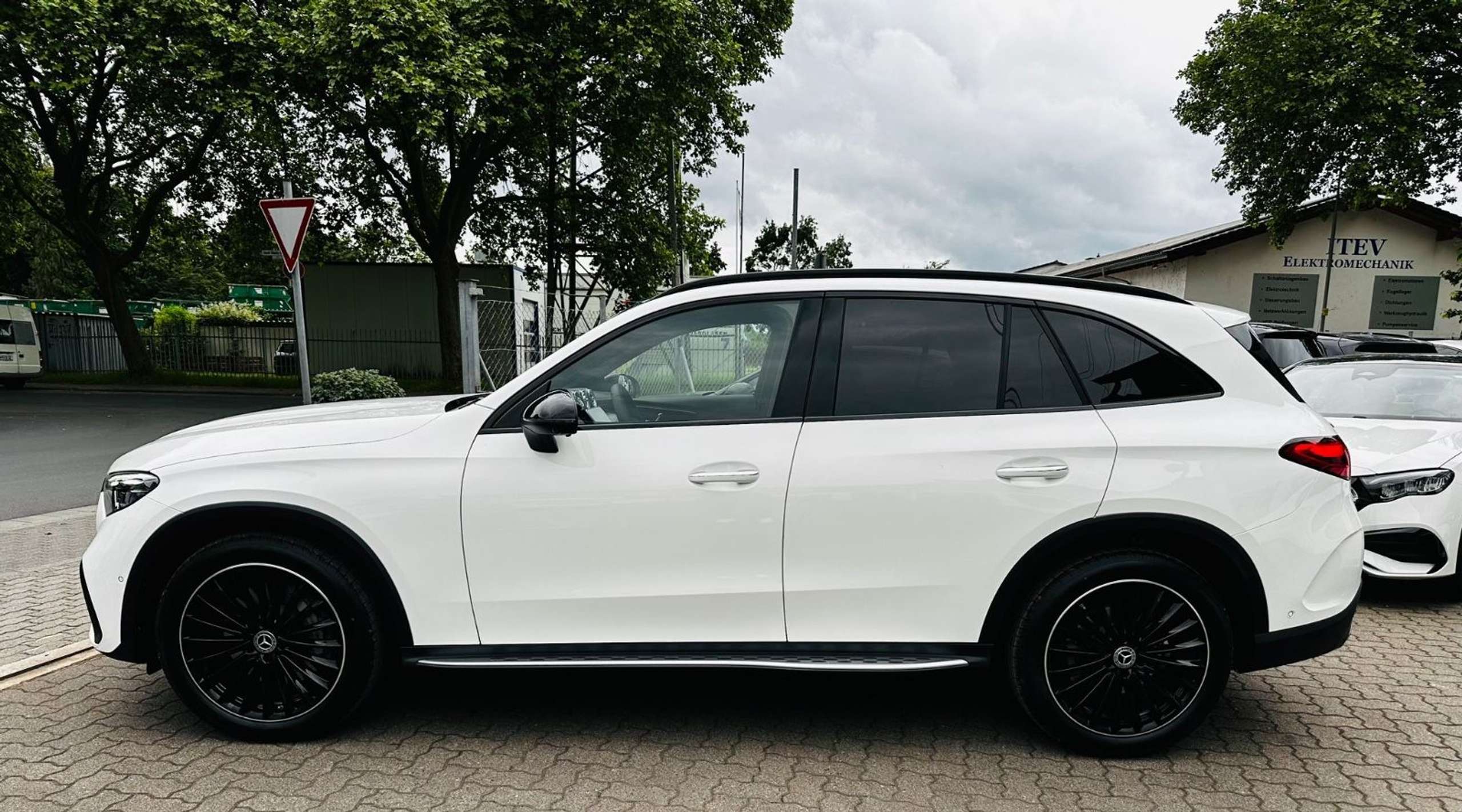 Mercedes-Benz - GLC 300