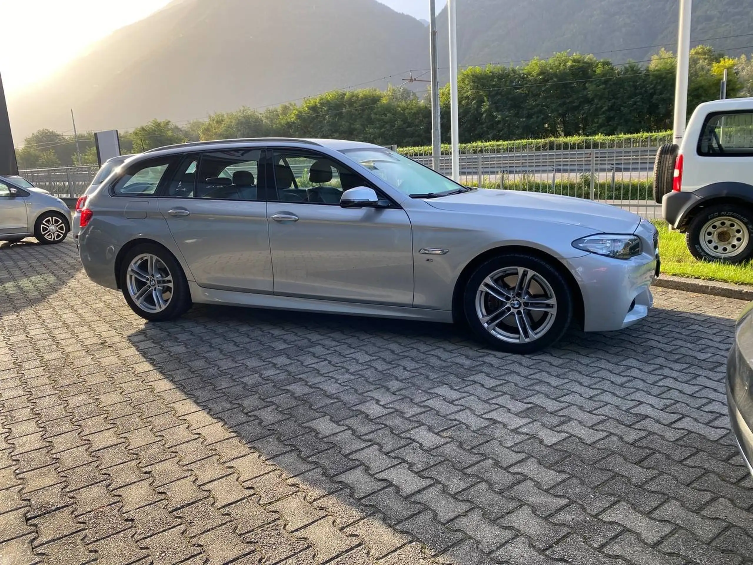 BMW - 525