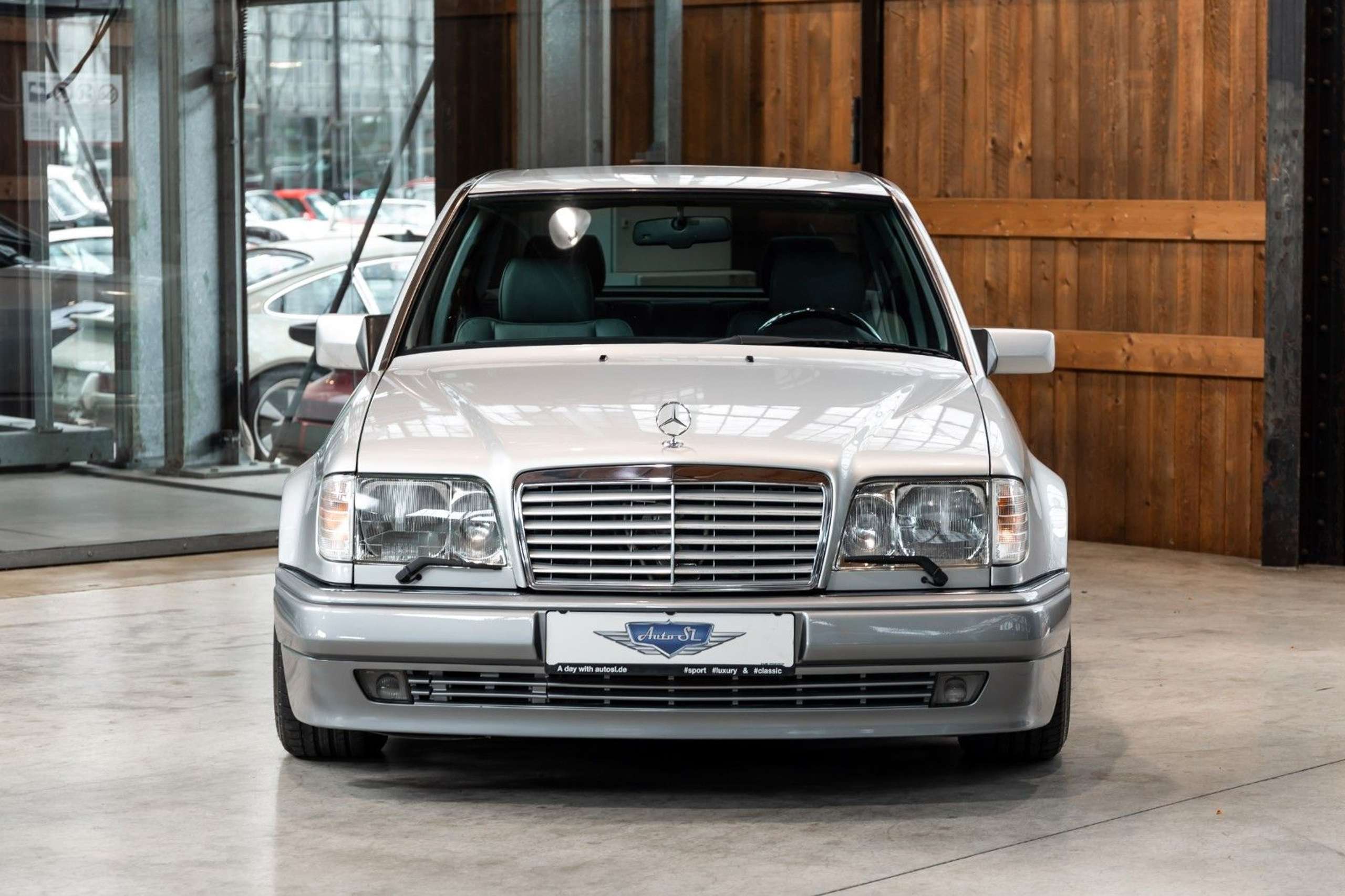 Mercedes-Benz - E 500