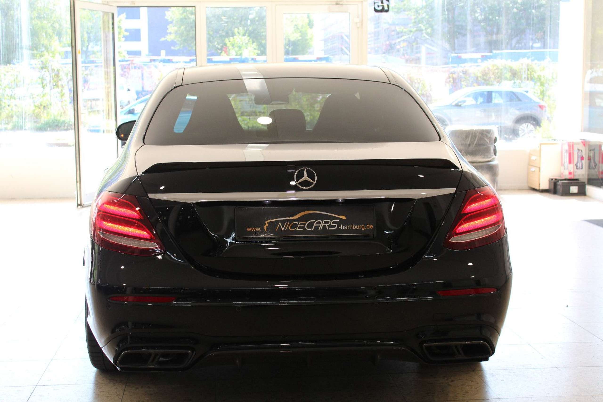 Mercedes-Benz - E 63 AMG