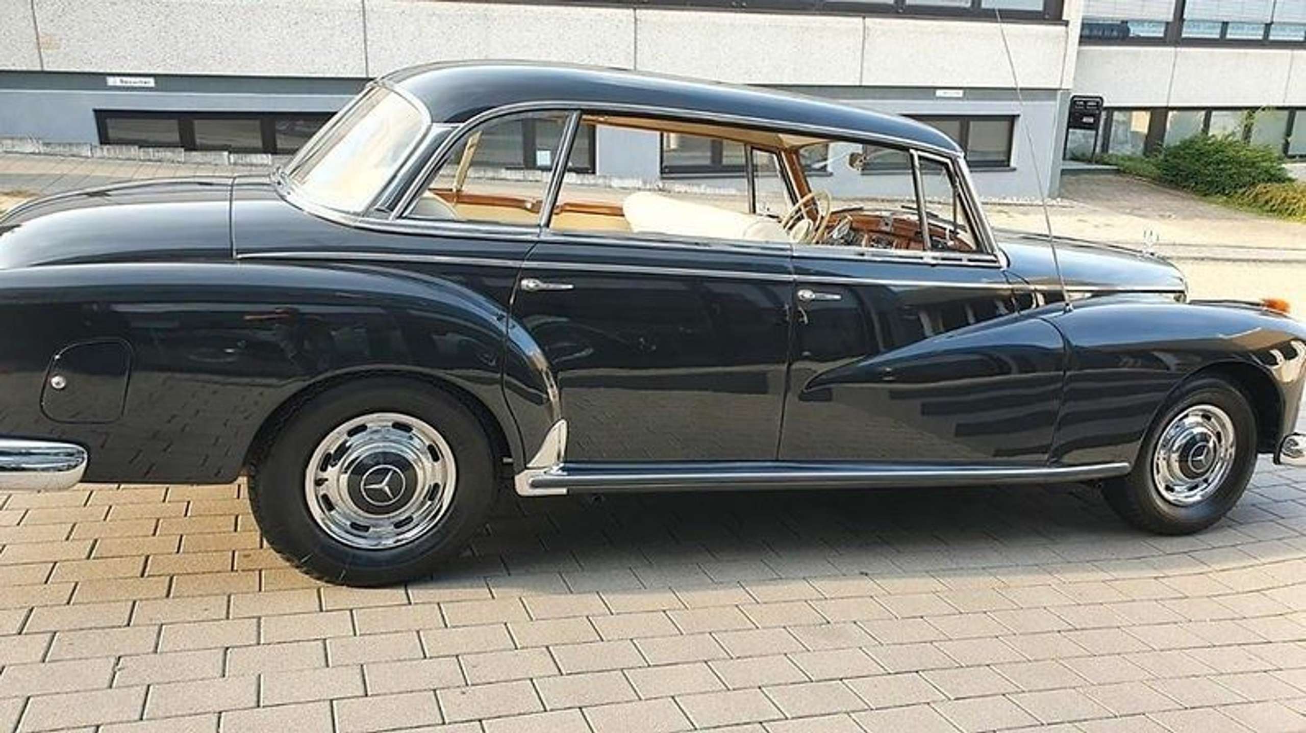 Mercedes-Benz - 300