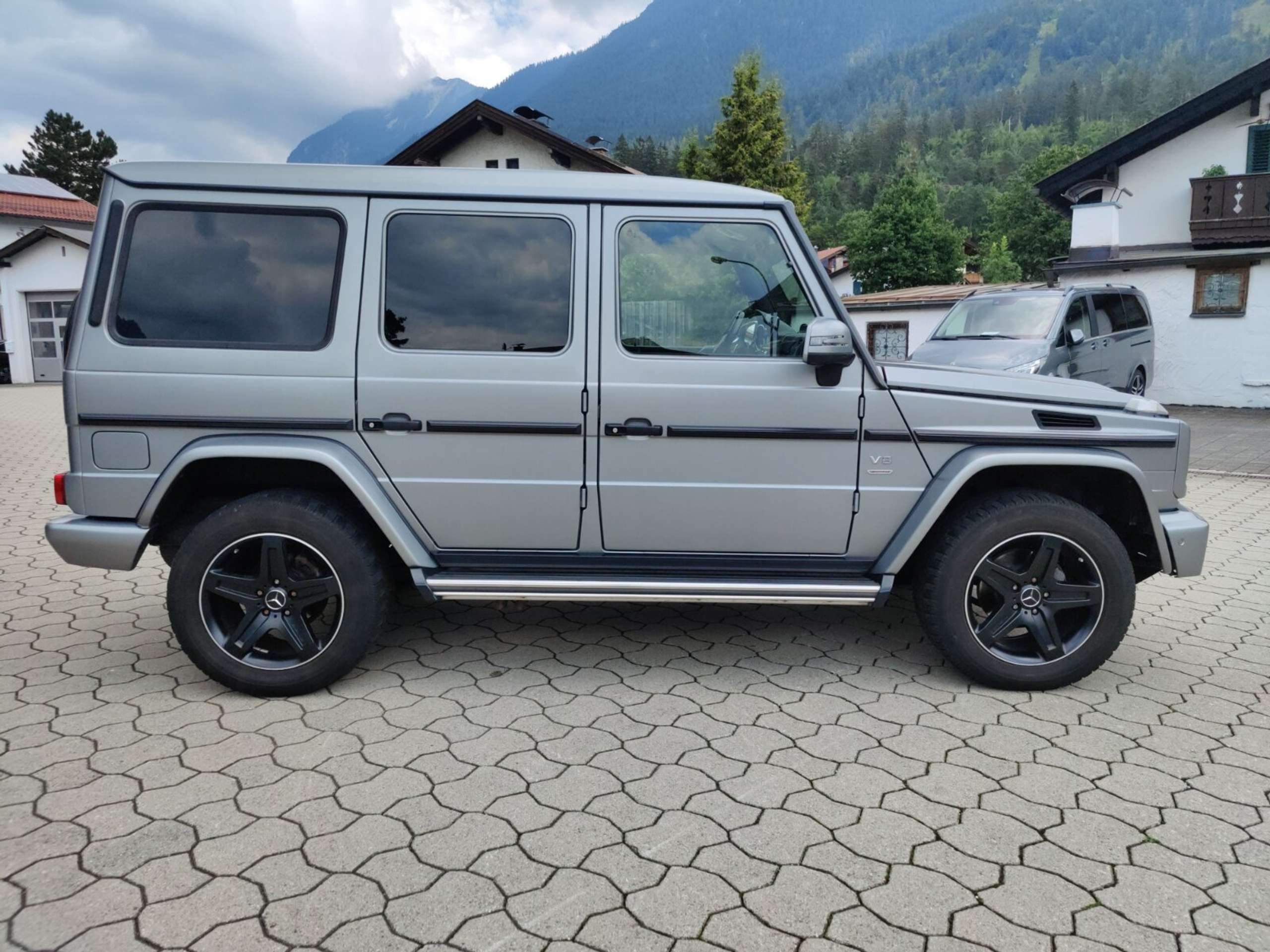 Mercedes-Benz - G 500