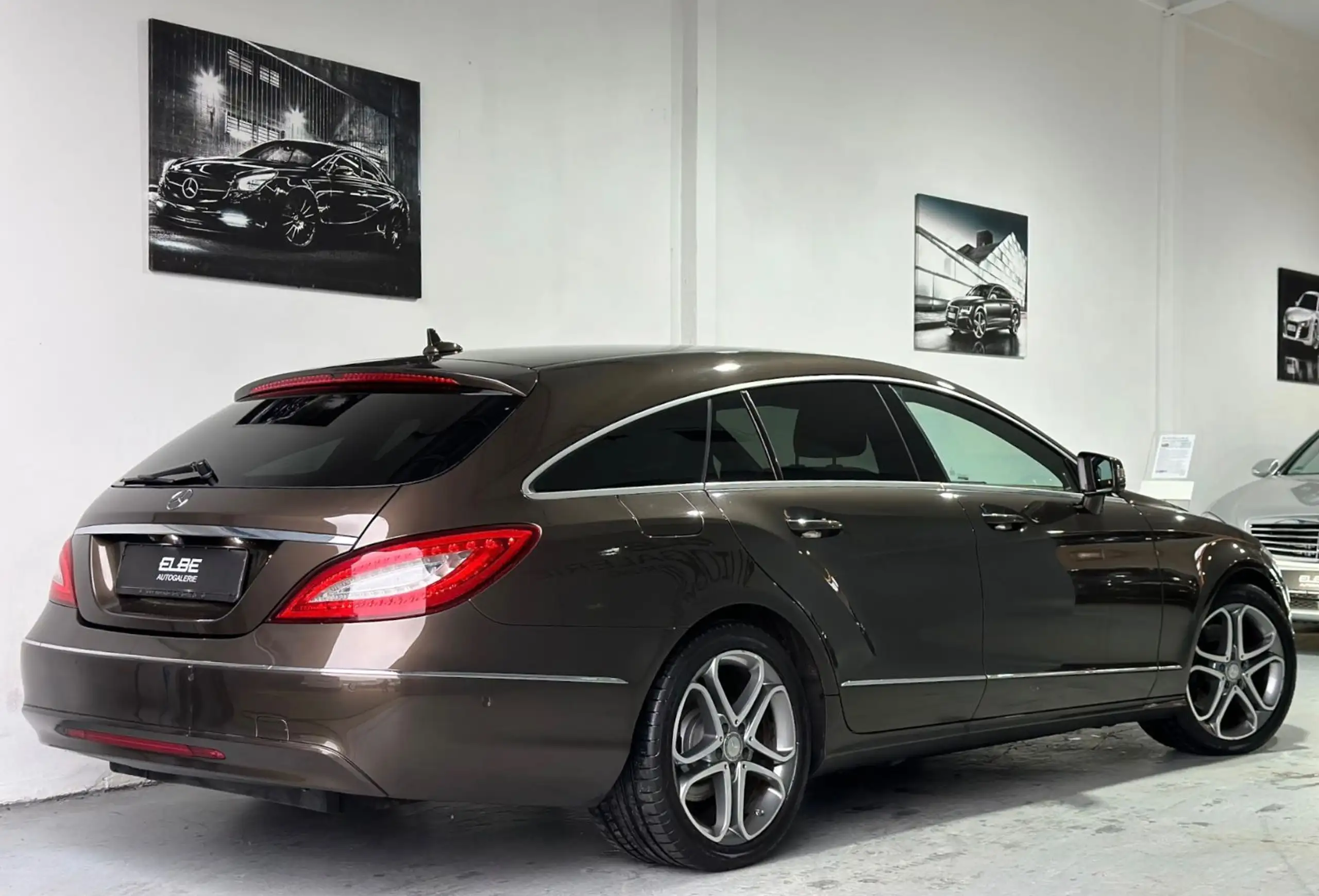 Mercedes-Benz - CLS