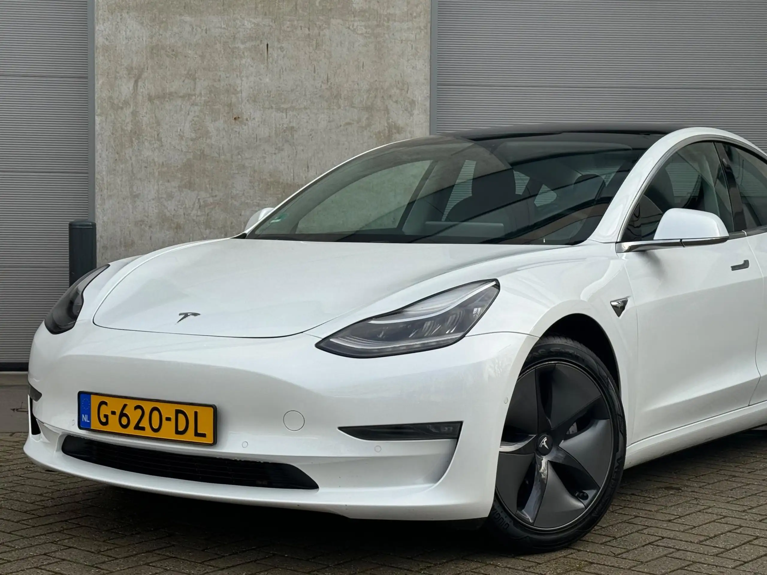 Tesla - Model 3