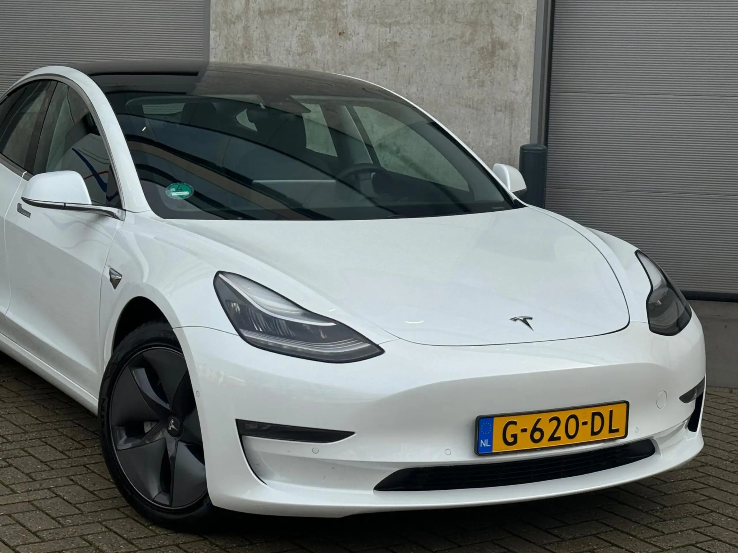 Tesla - Model 3