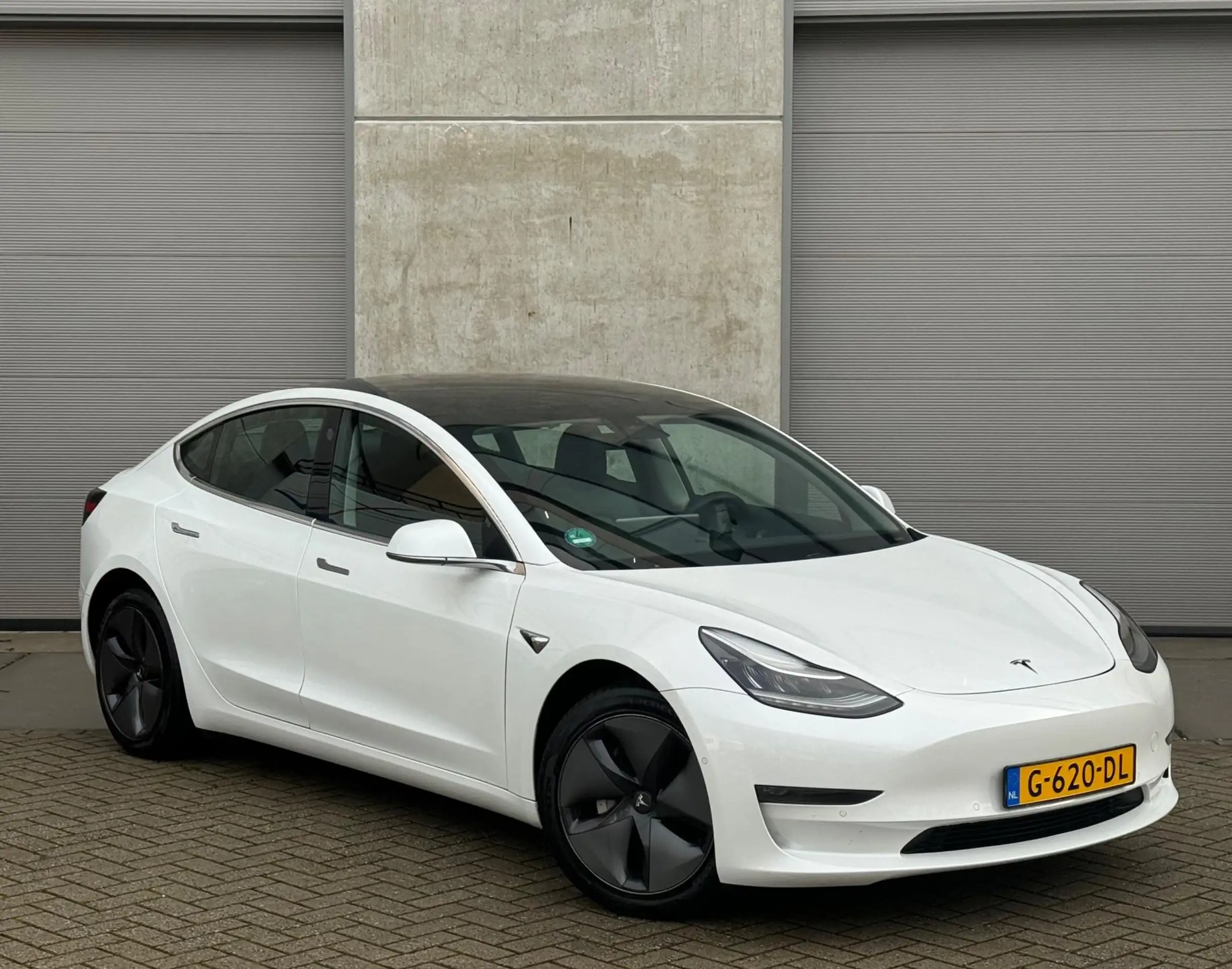 Tesla - Model 3