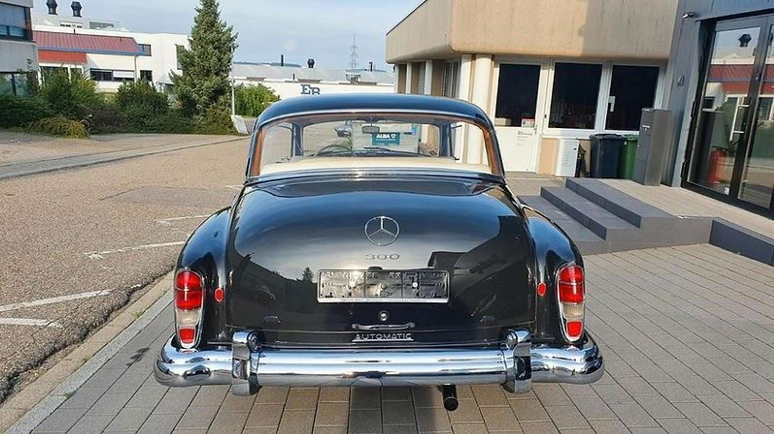 Mercedes-Benz - 300