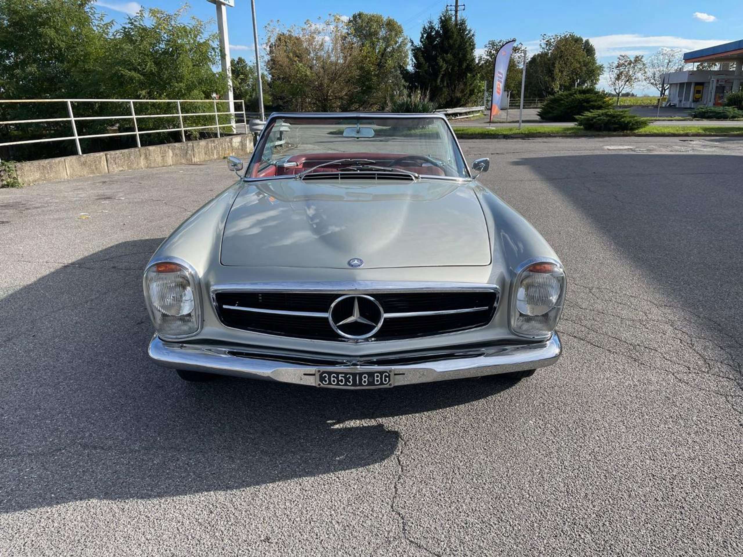 Mercedes-Benz - SL 230