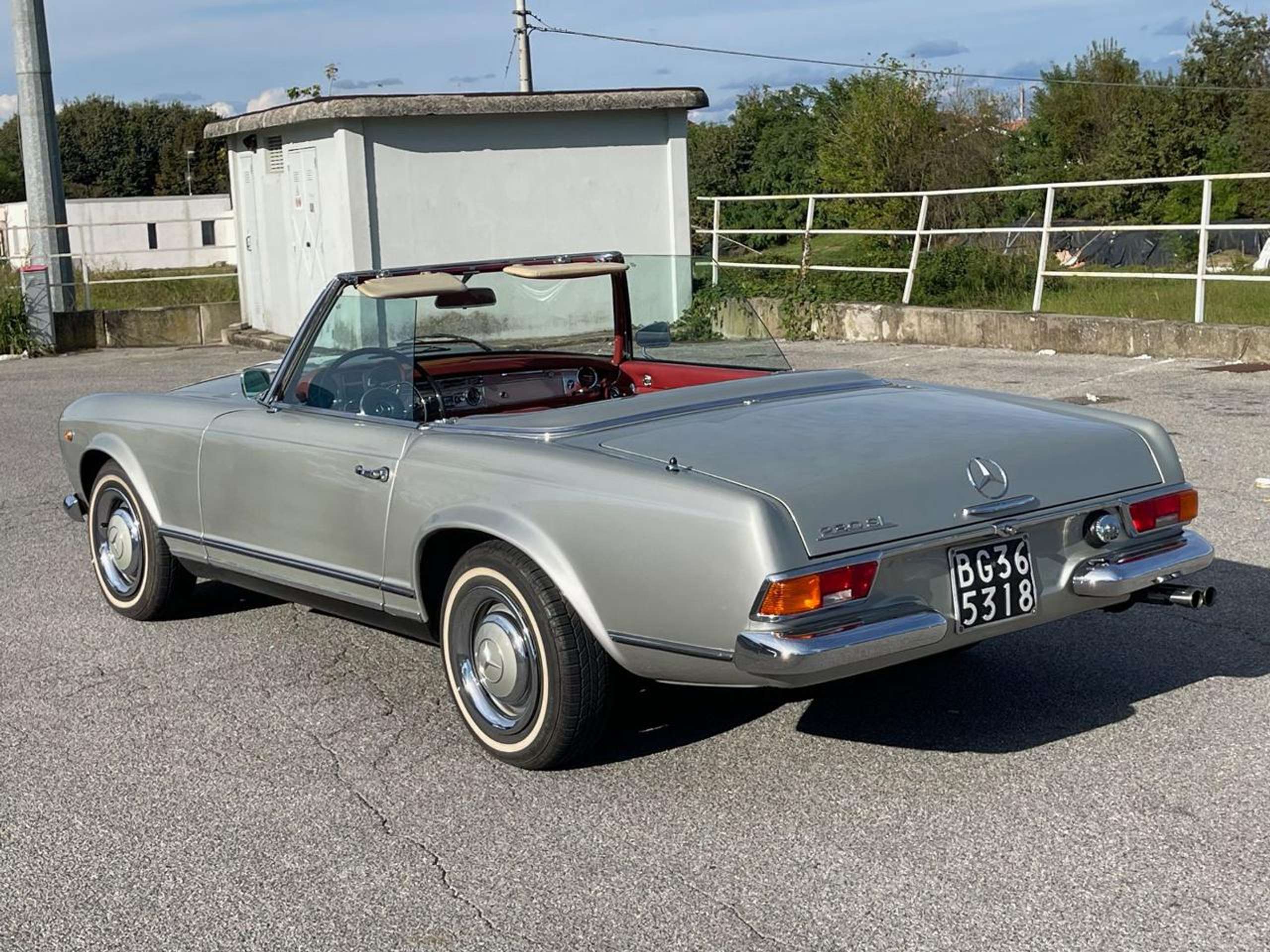 Mercedes-Benz - SL 230