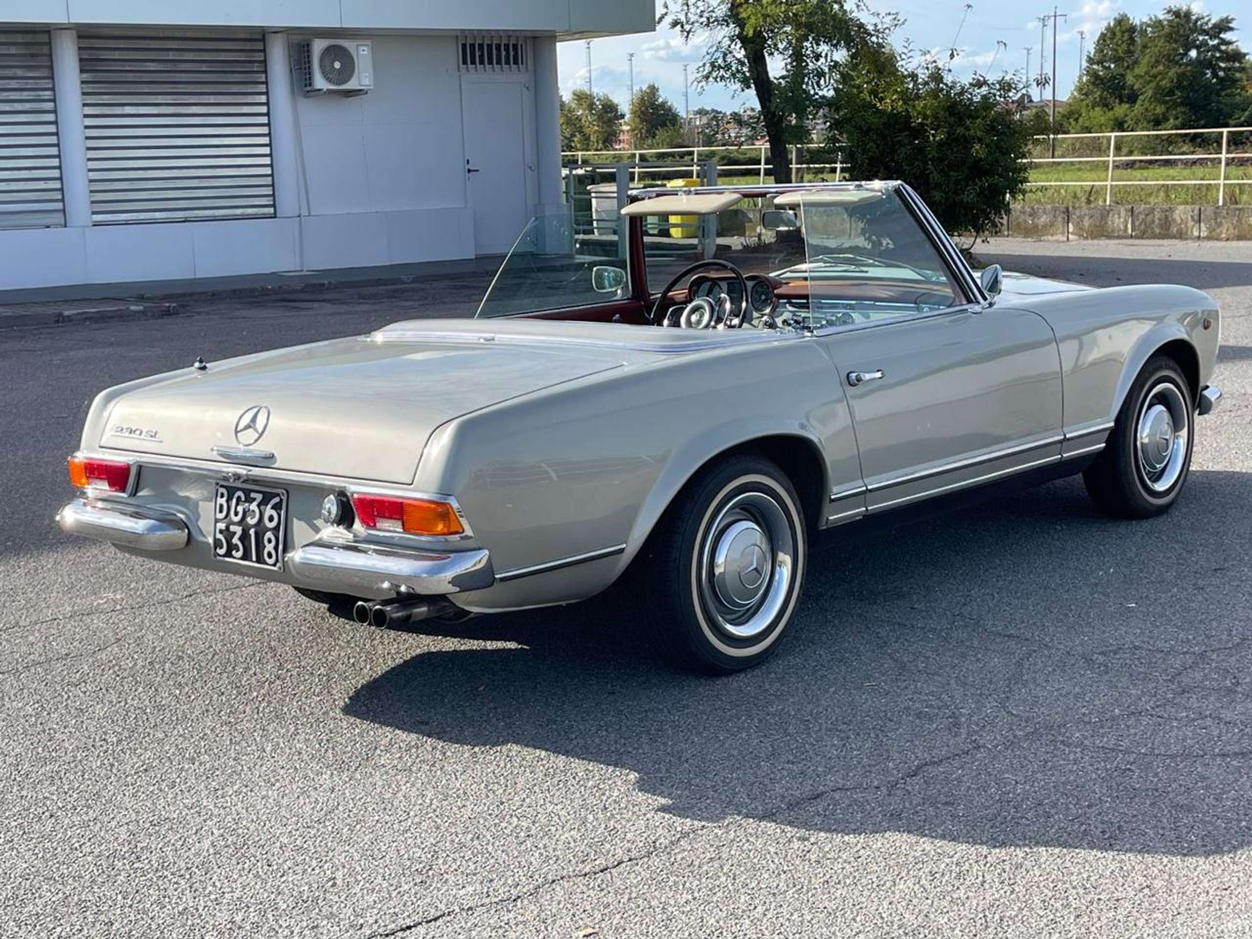 Mercedes-Benz - SL 230