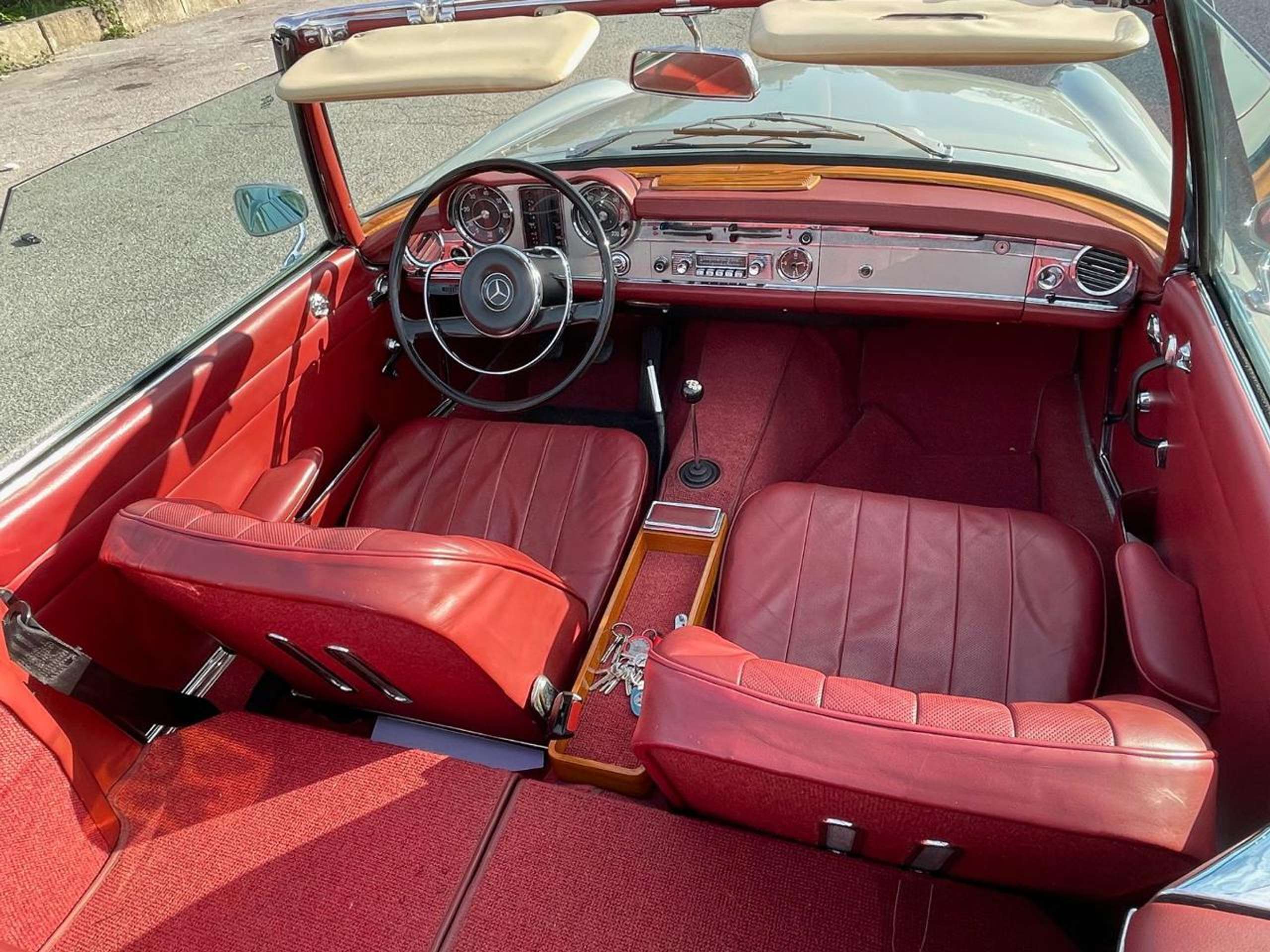 Mercedes-Benz - SL 230