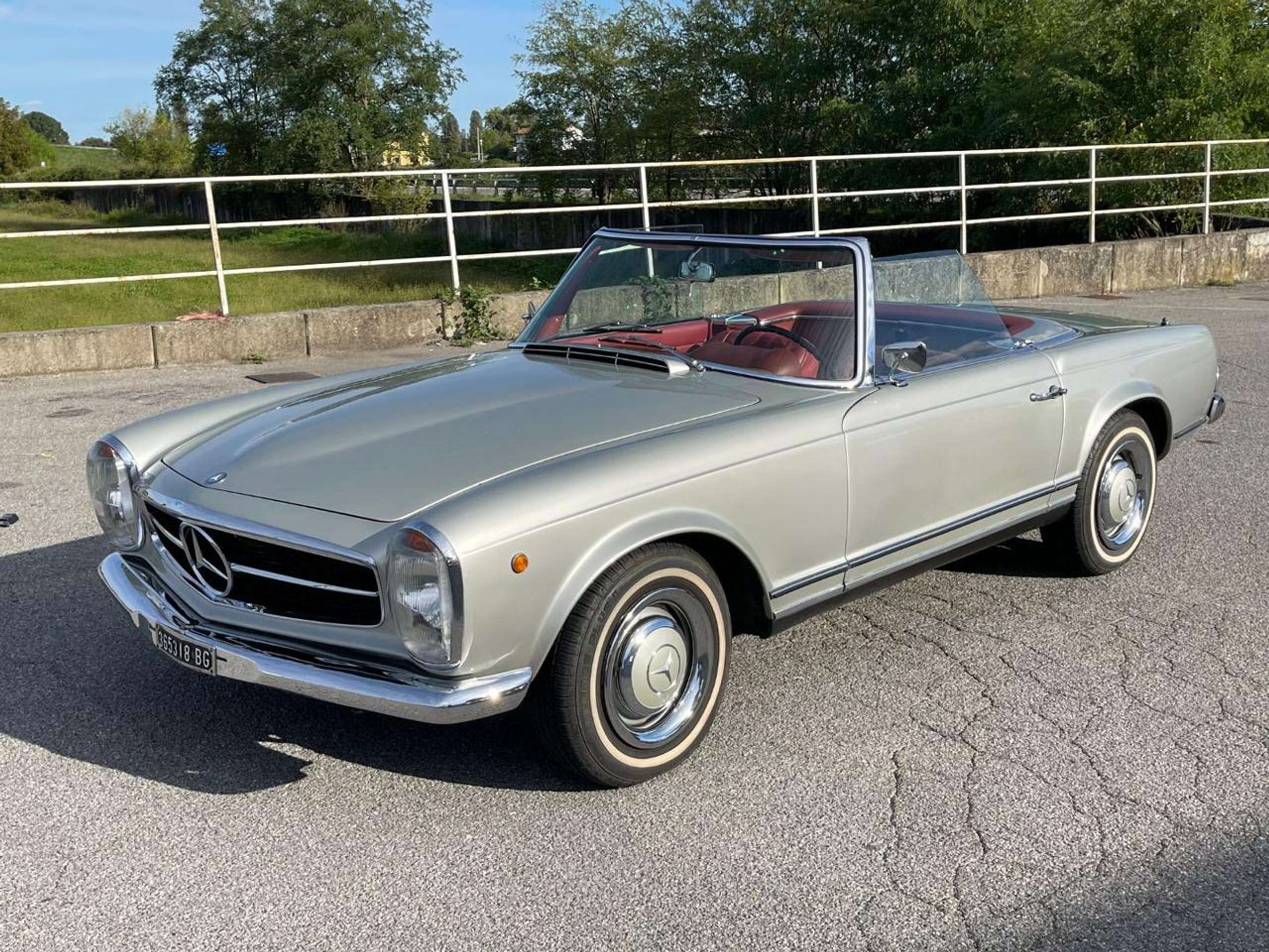 Mercedes-Benz - SL 230