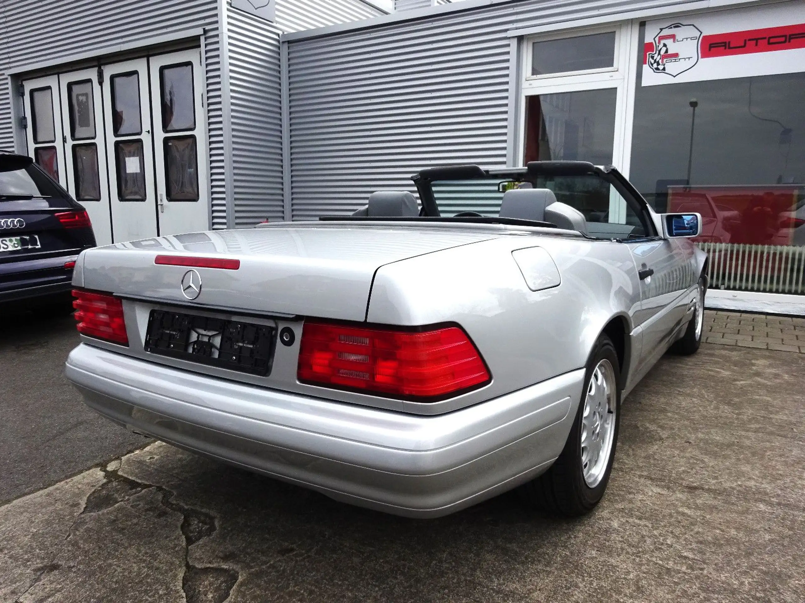 Mercedes-Benz - SL 320