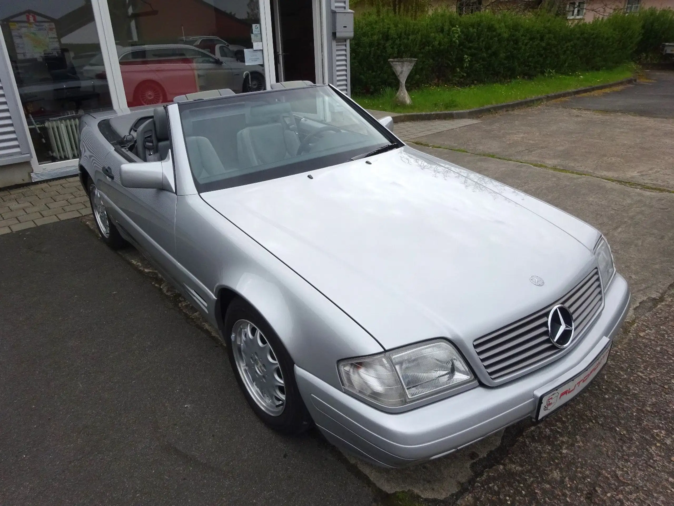 Mercedes-Benz - SL 320