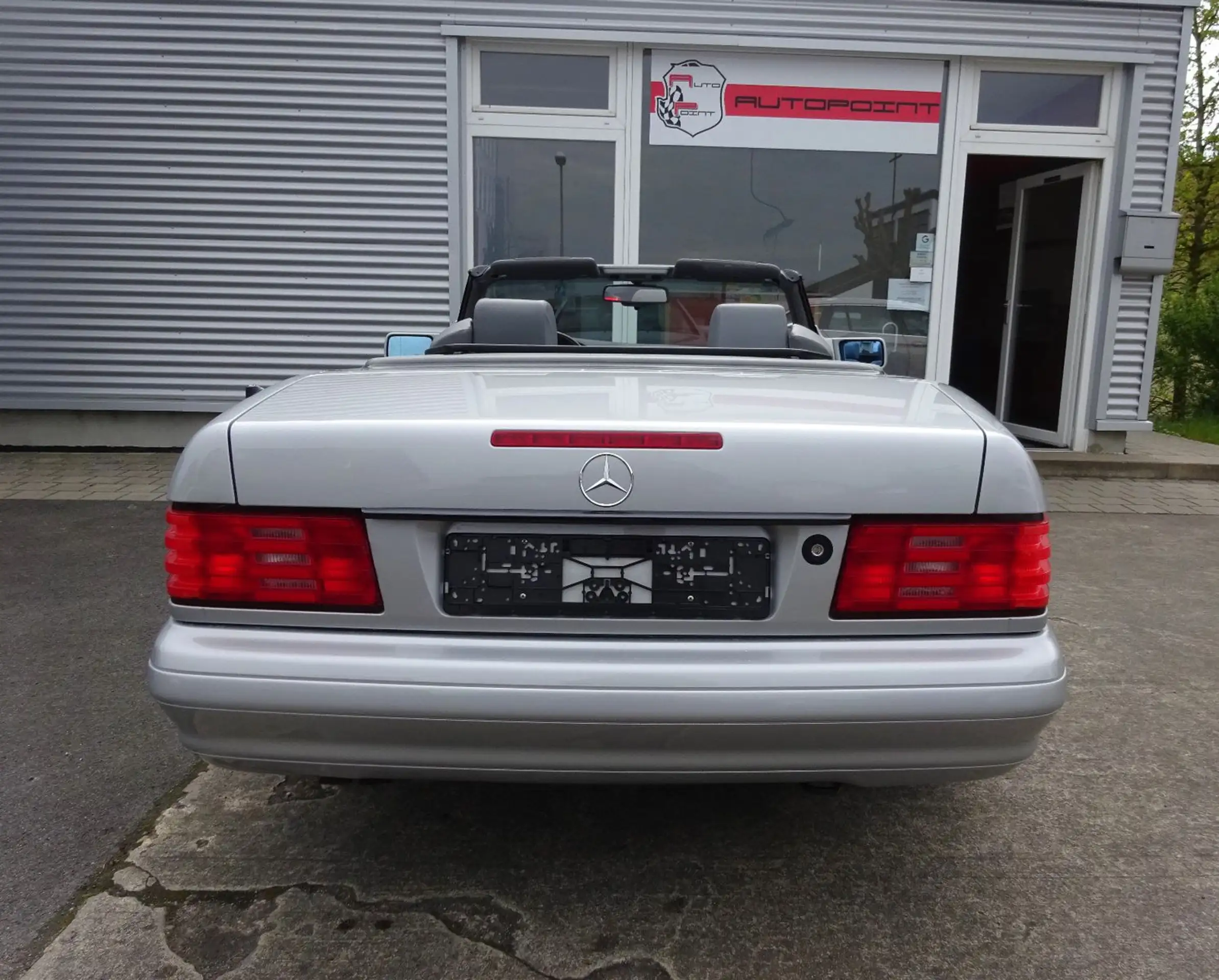 Mercedes-Benz - SL 320