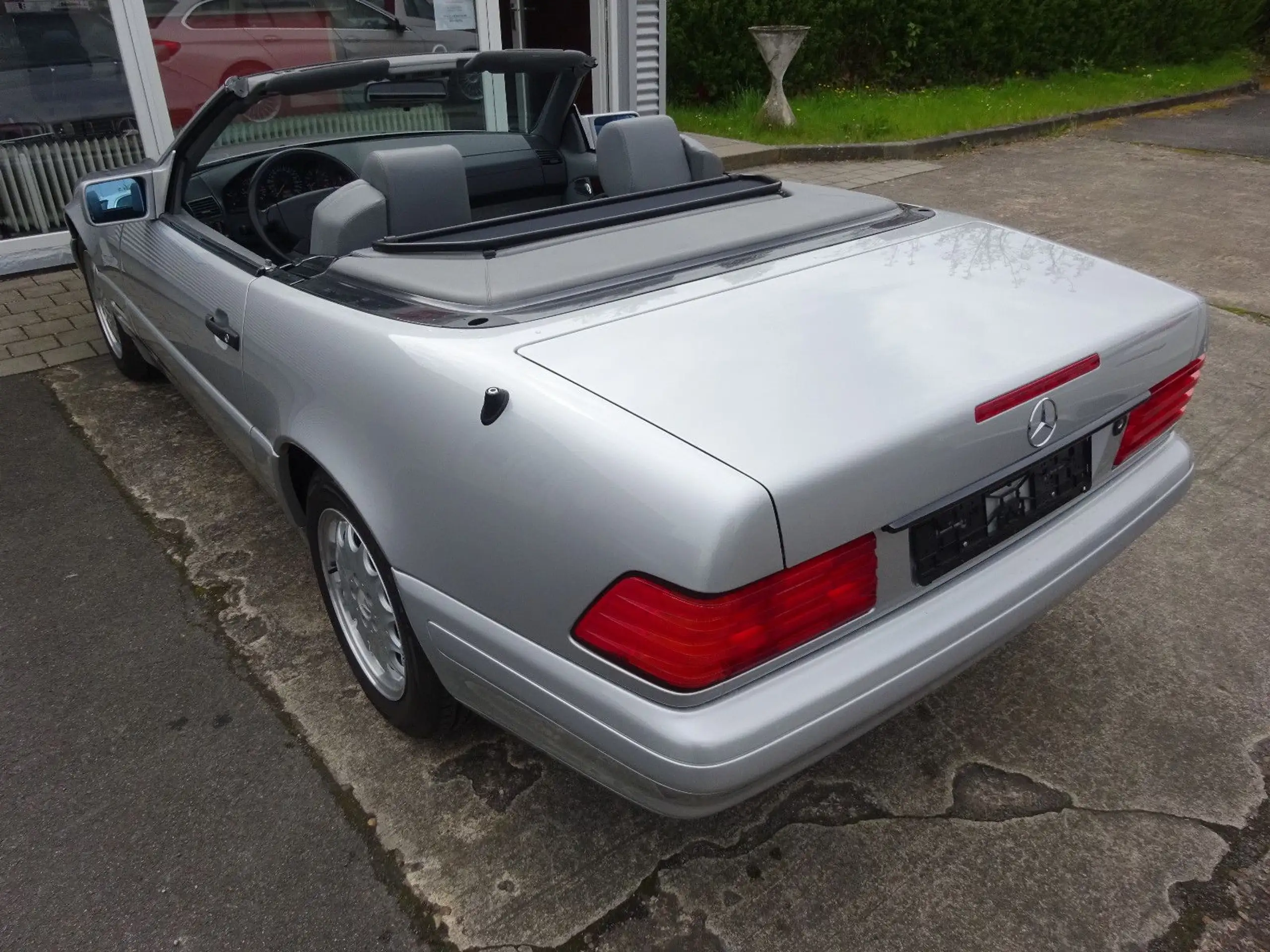 Mercedes-Benz - SL 320