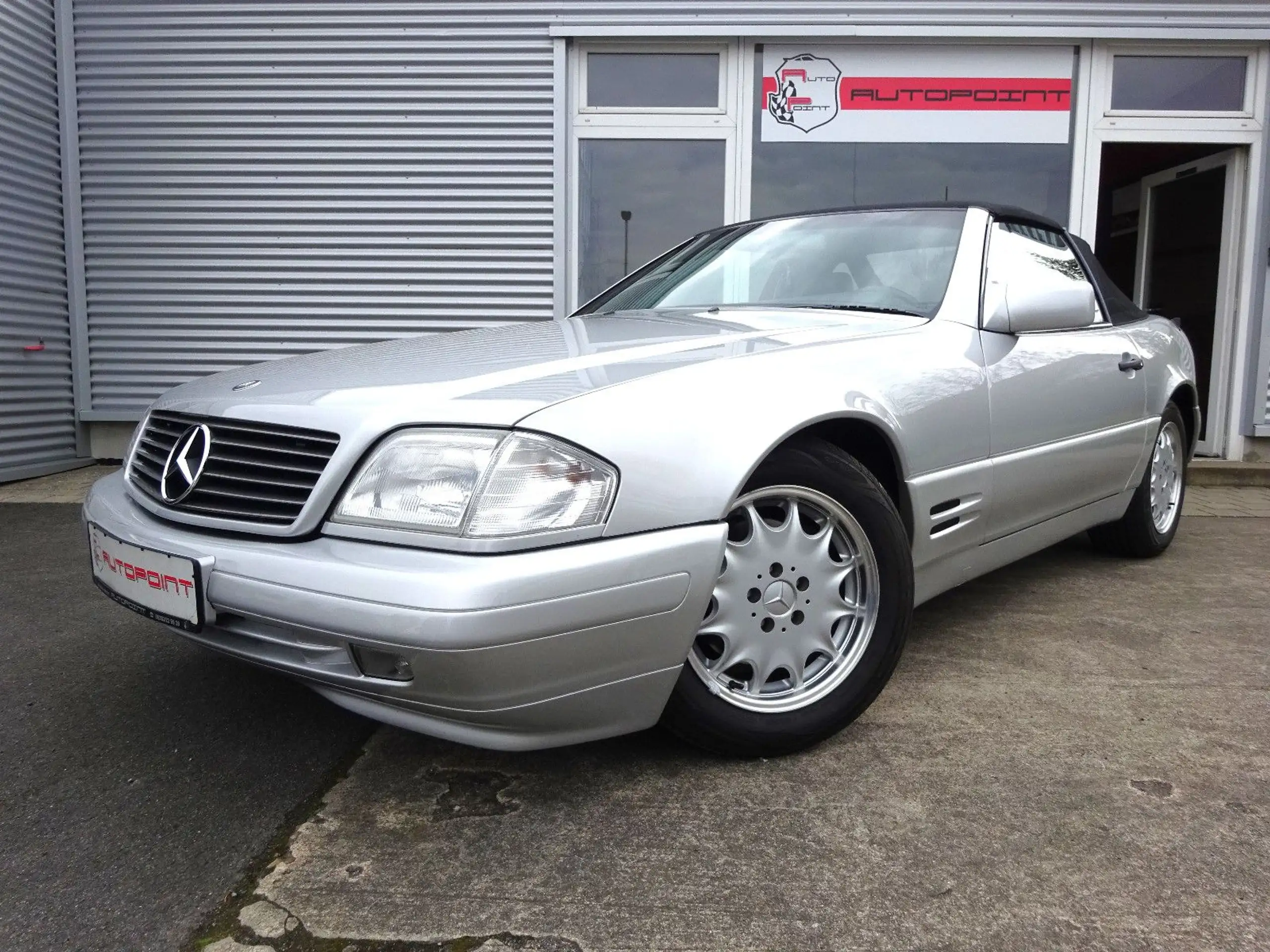 Mercedes-Benz - SL 320