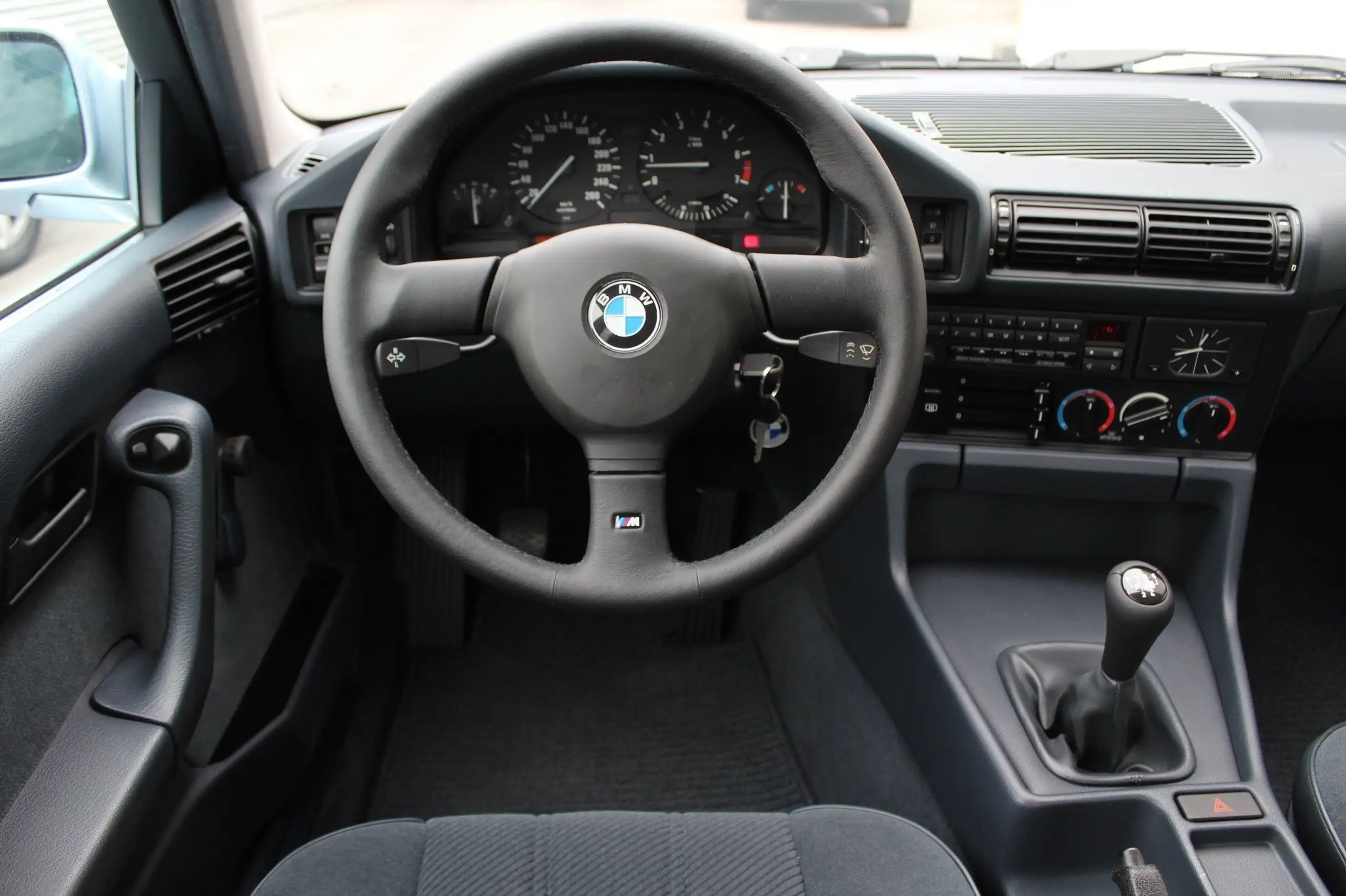 BMW - 525