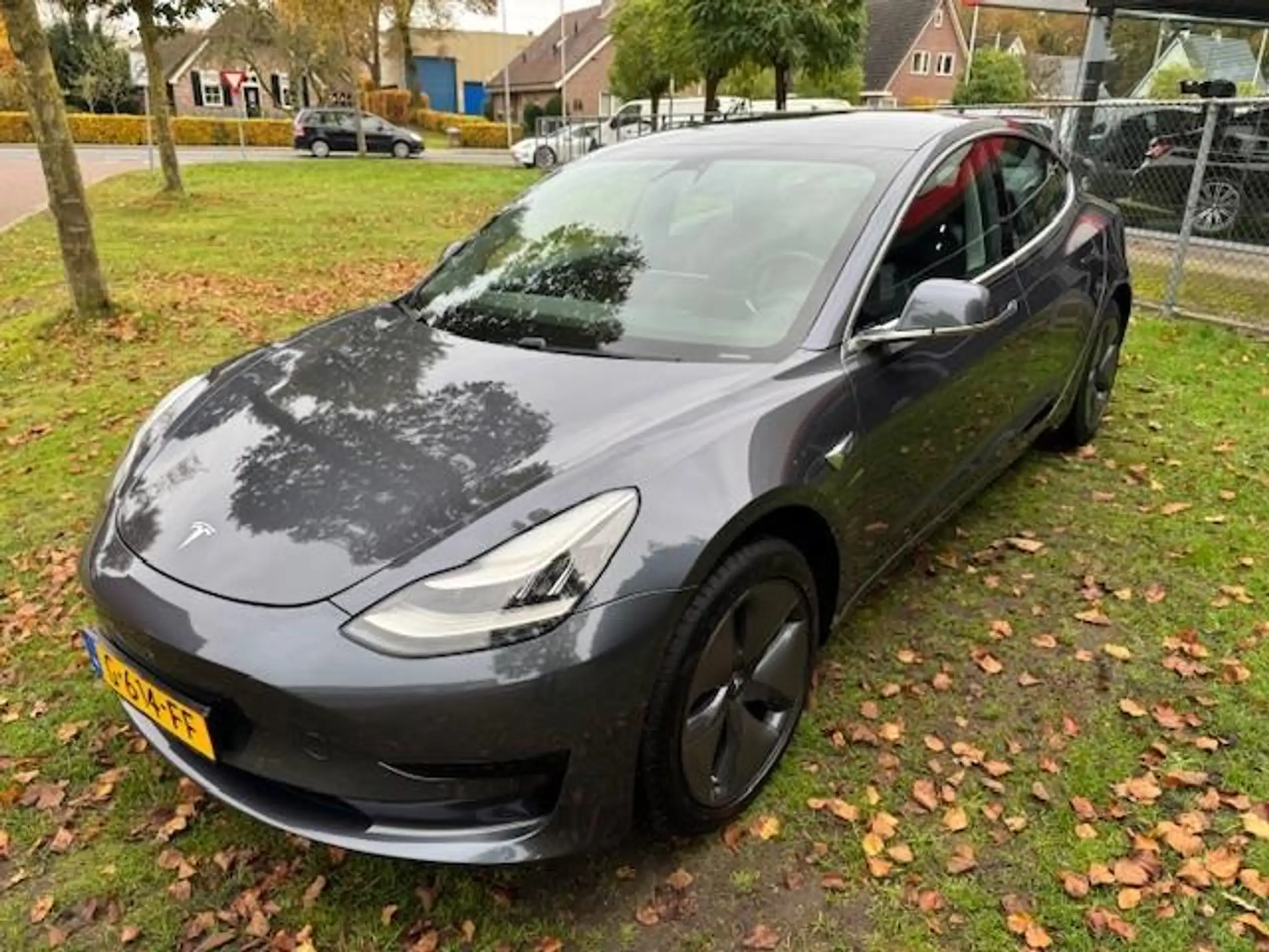 Tesla - Model 3