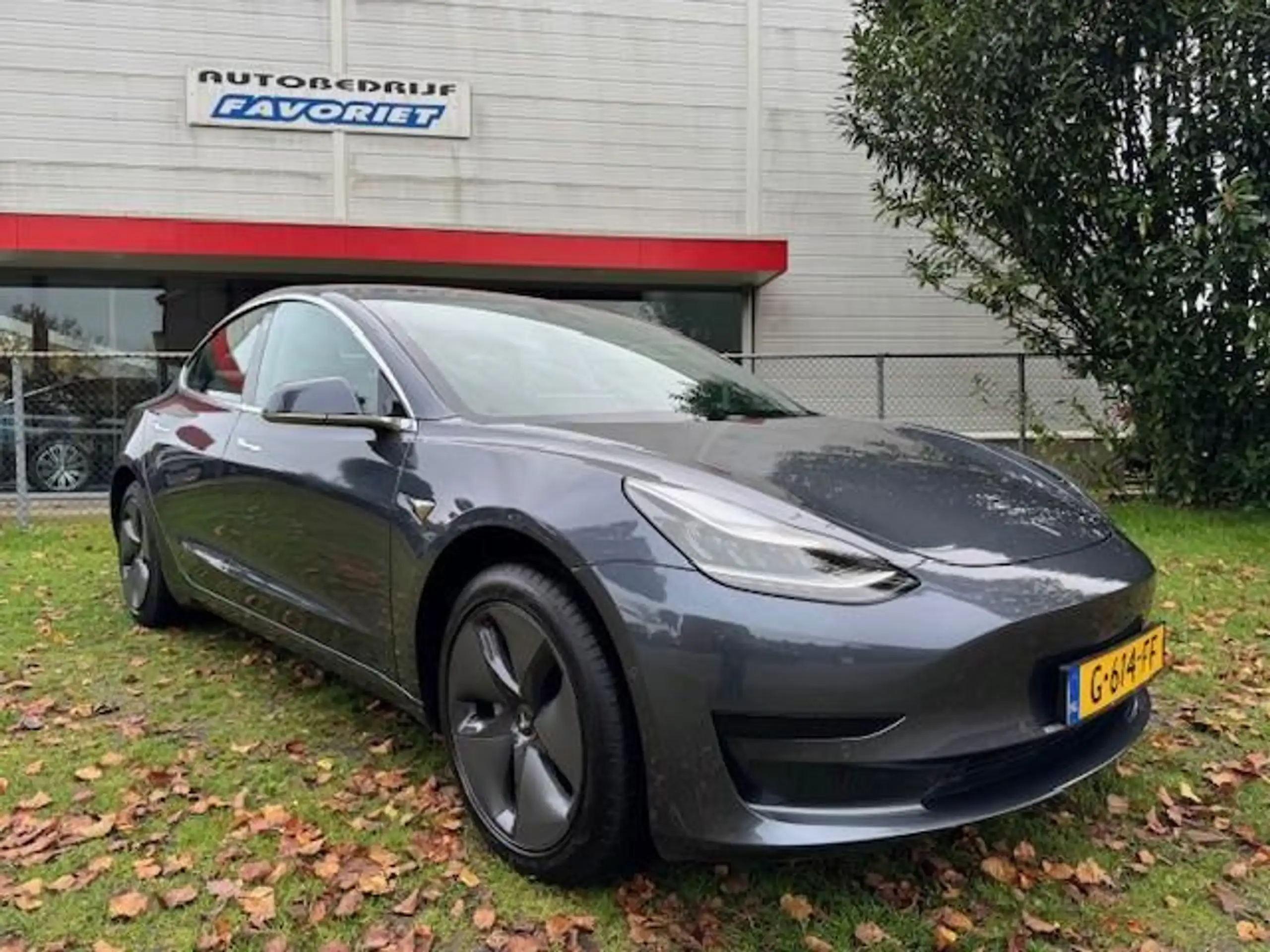 Tesla - Model 3