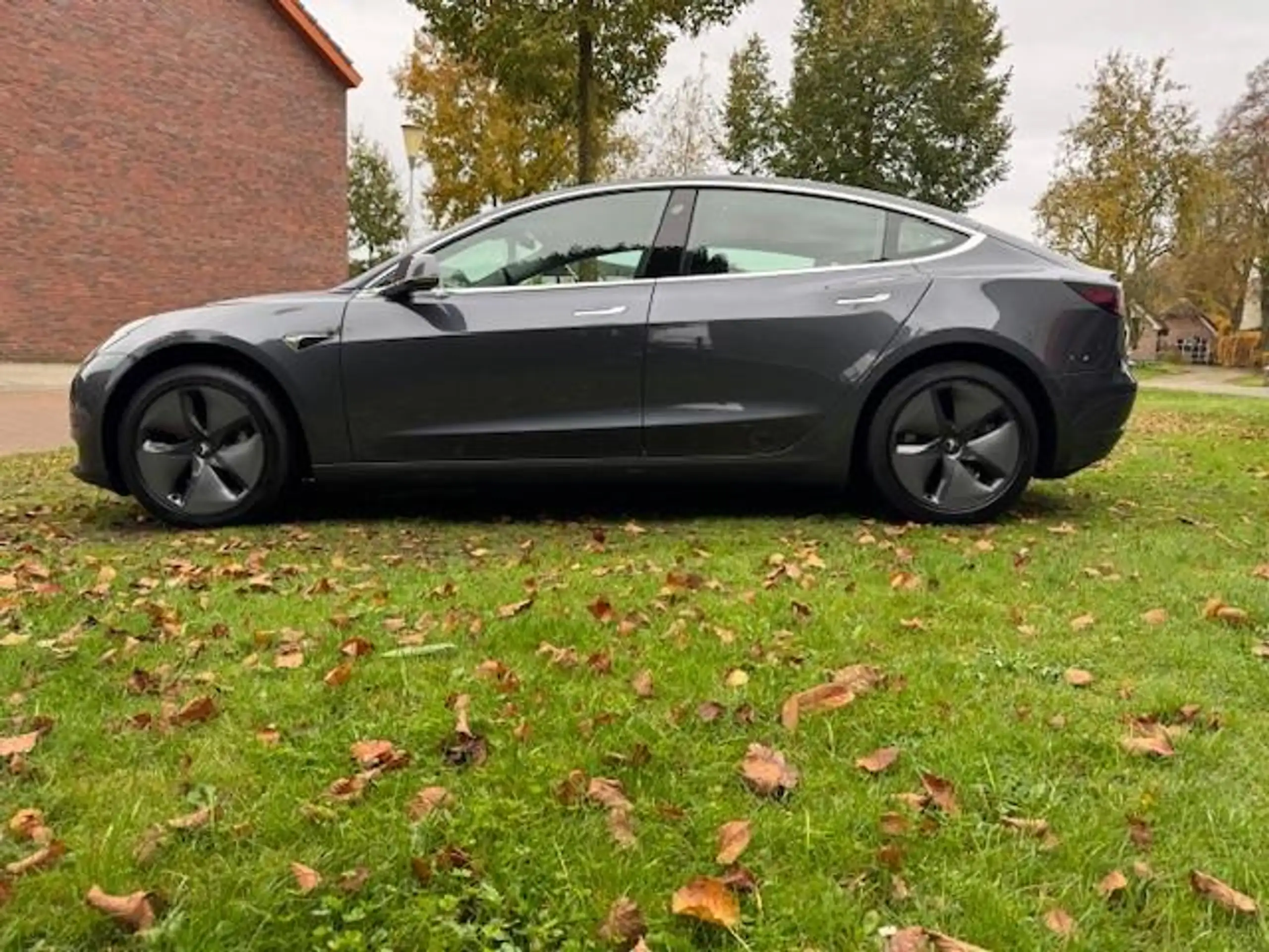 Tesla - Model 3