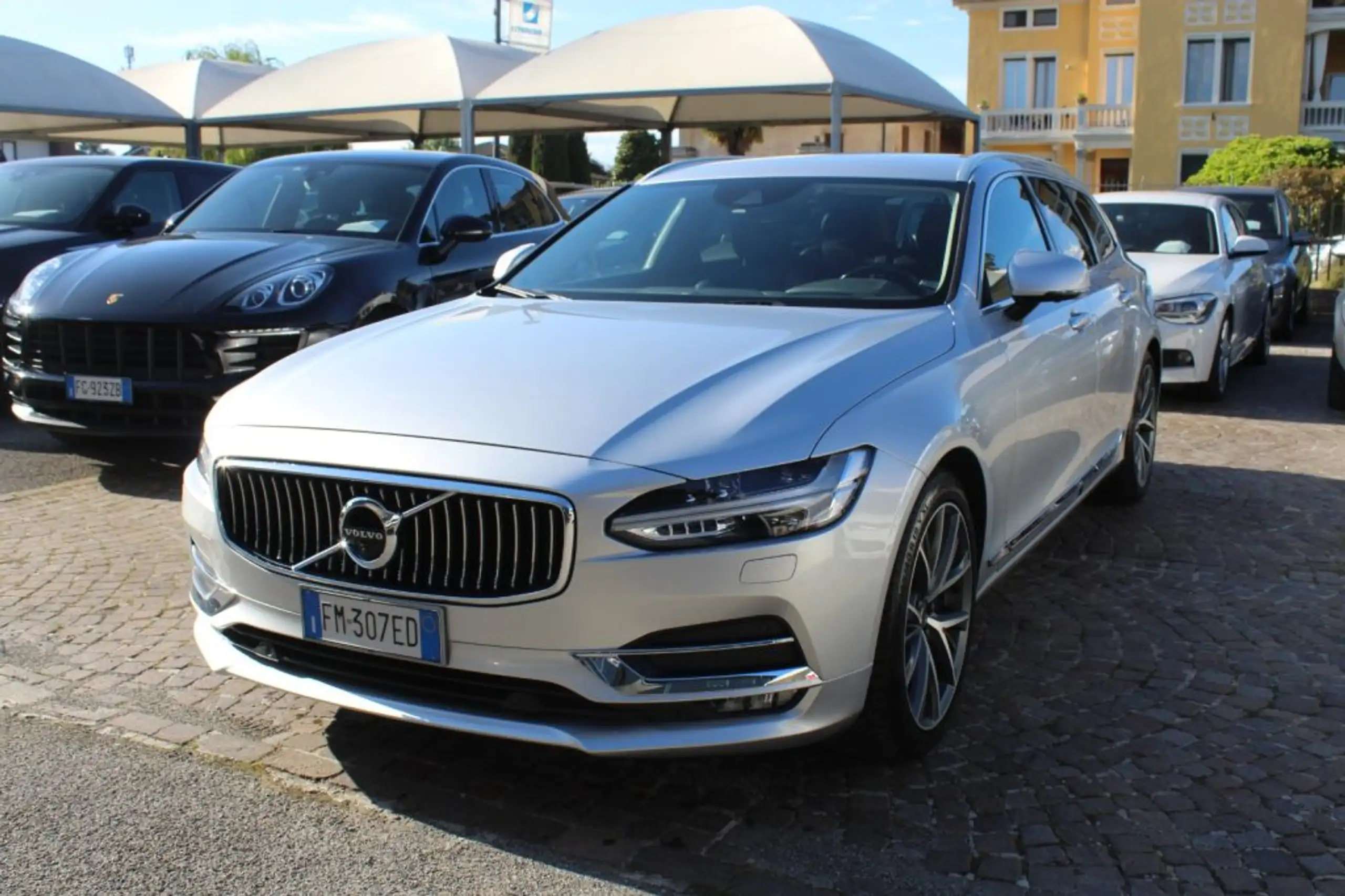 Volvo - V90