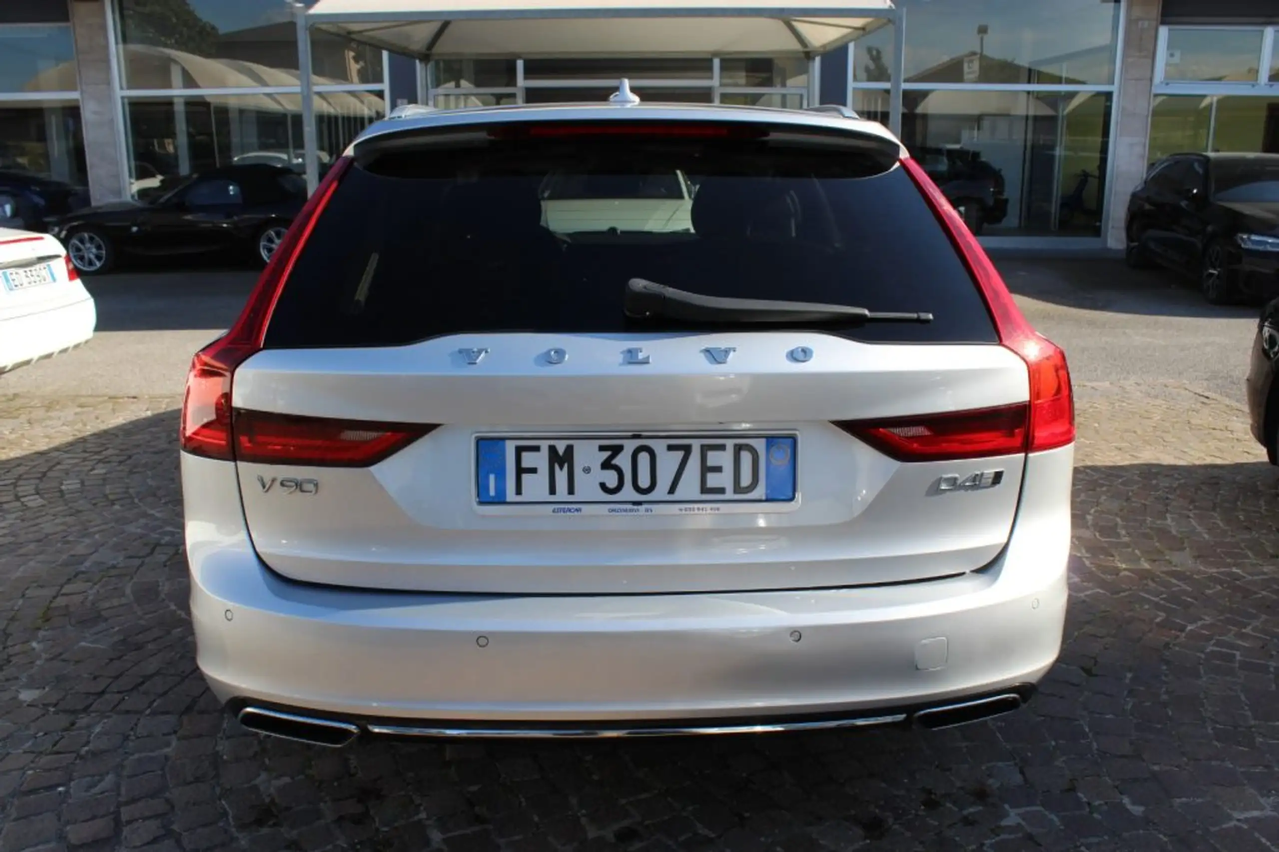 Volvo - V90