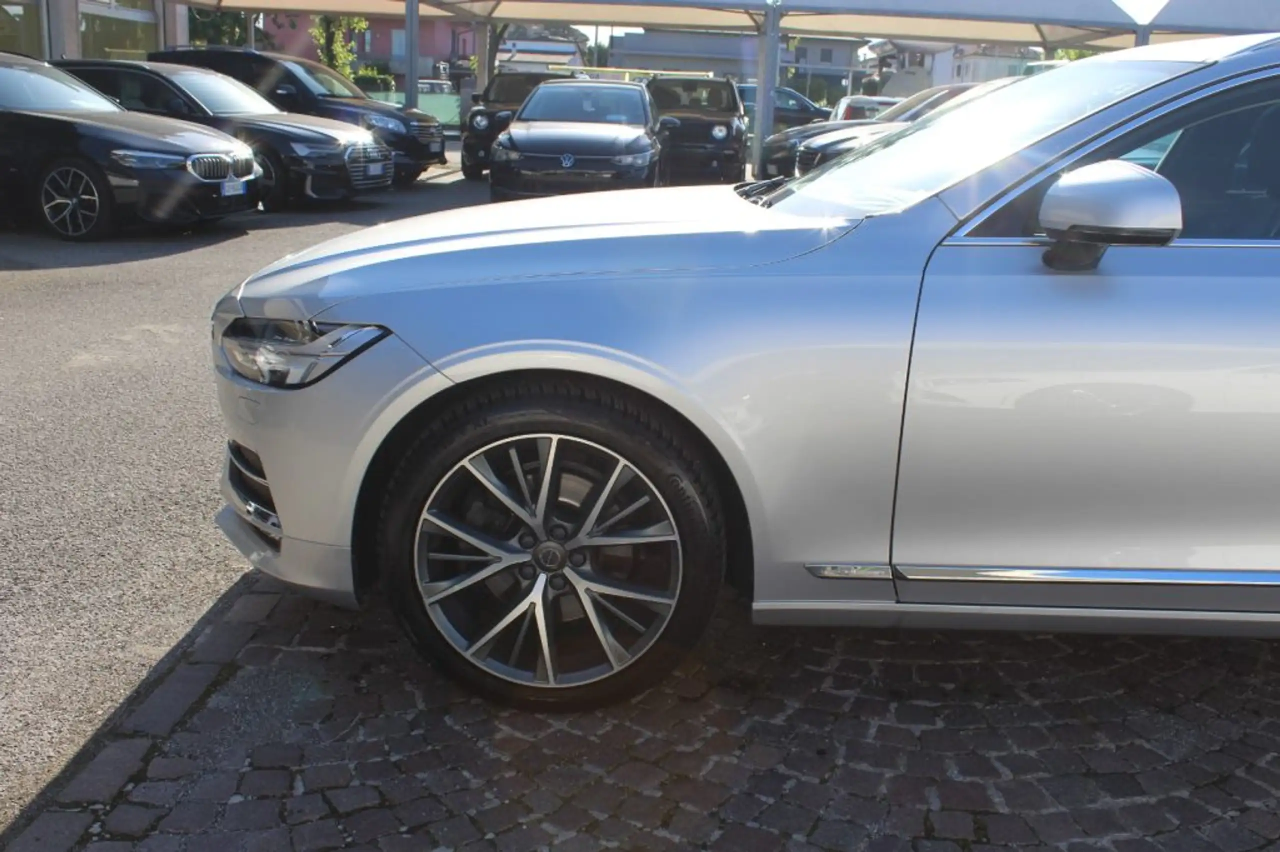 Volvo - V90